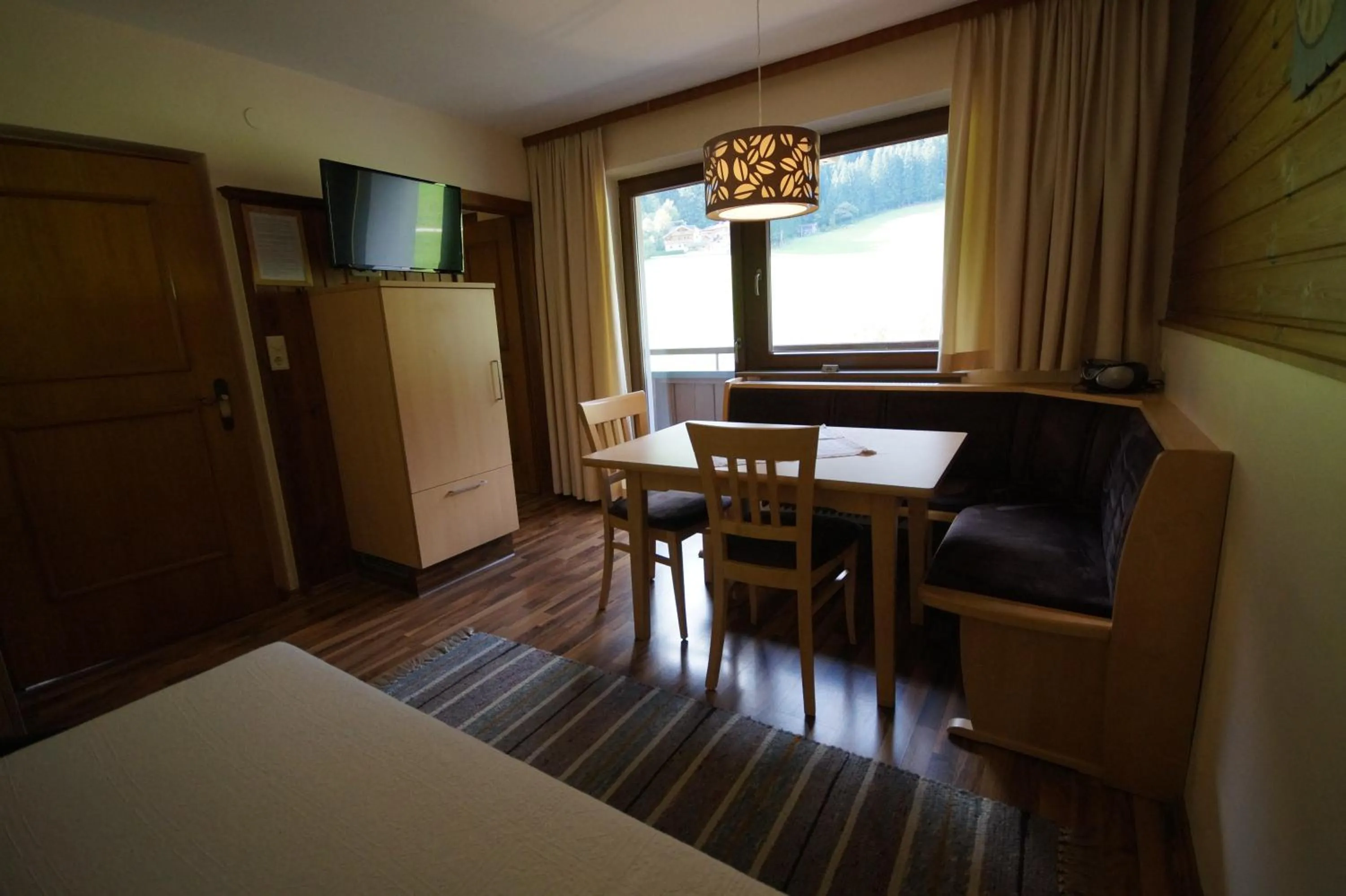 Living room, Bed in Appartement Gästehaus Aloisia