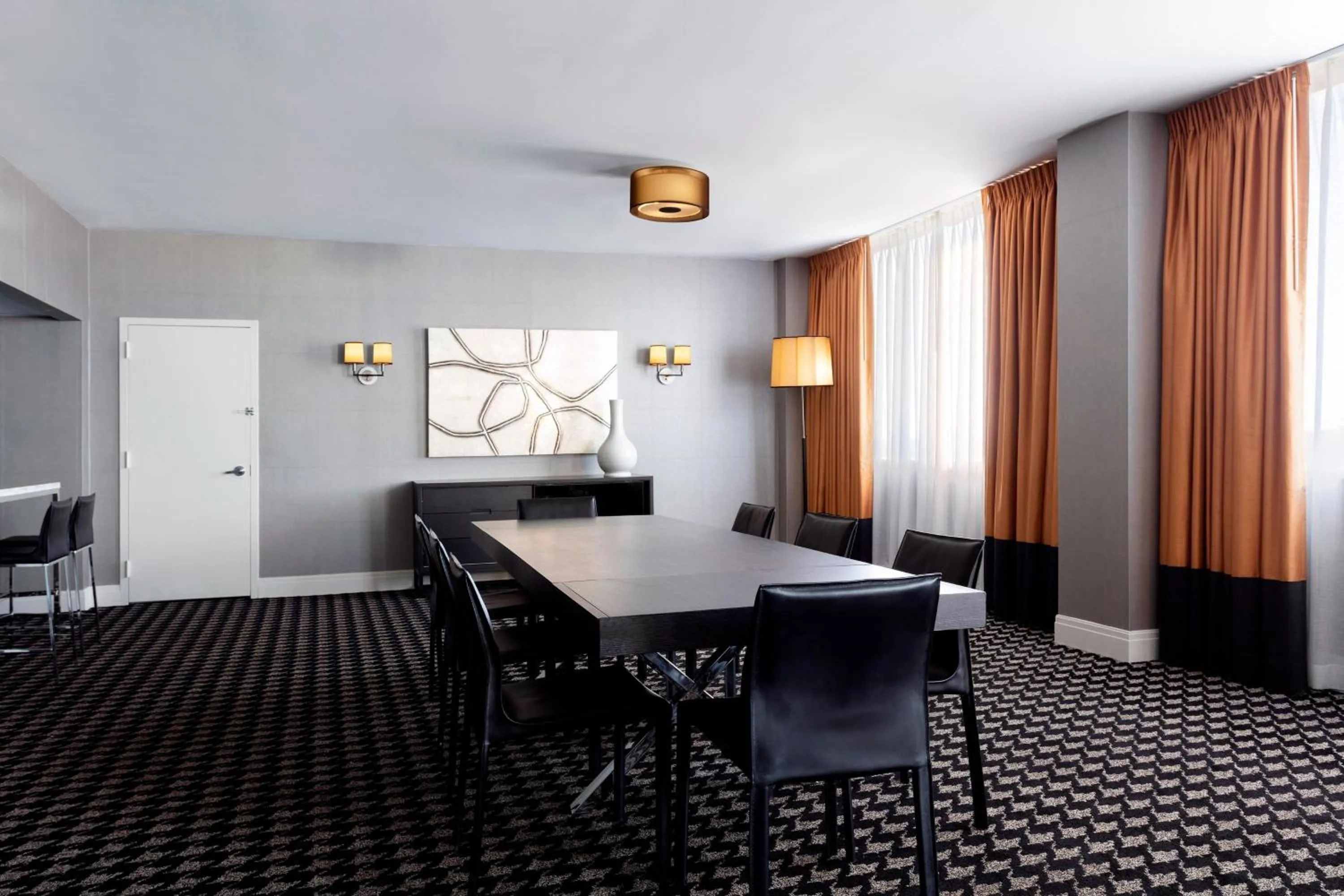 Photo of the whole room in Le Meridien Charlotte