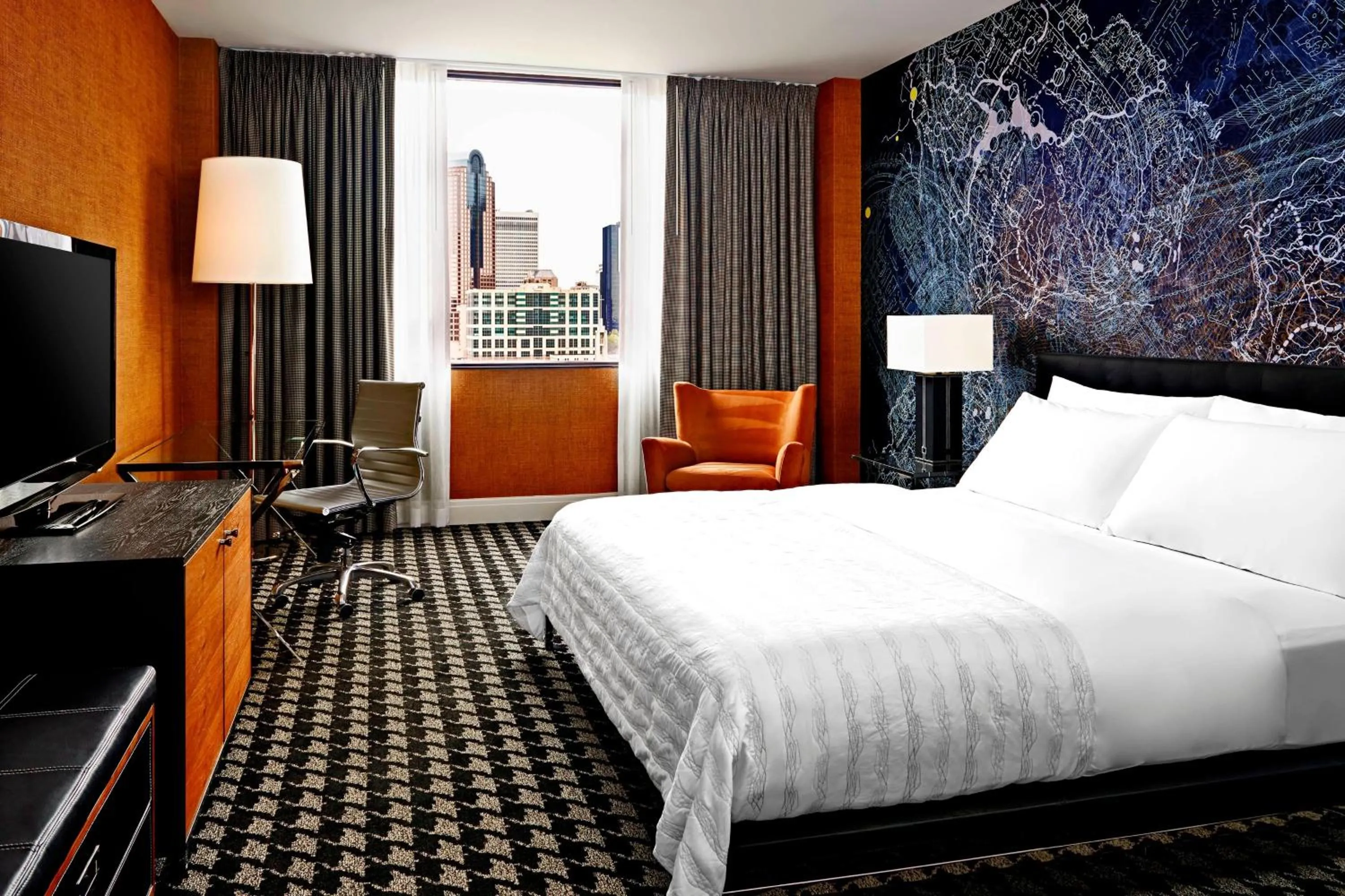 Photo of the whole room, Bed in Le Meridien Charlotte