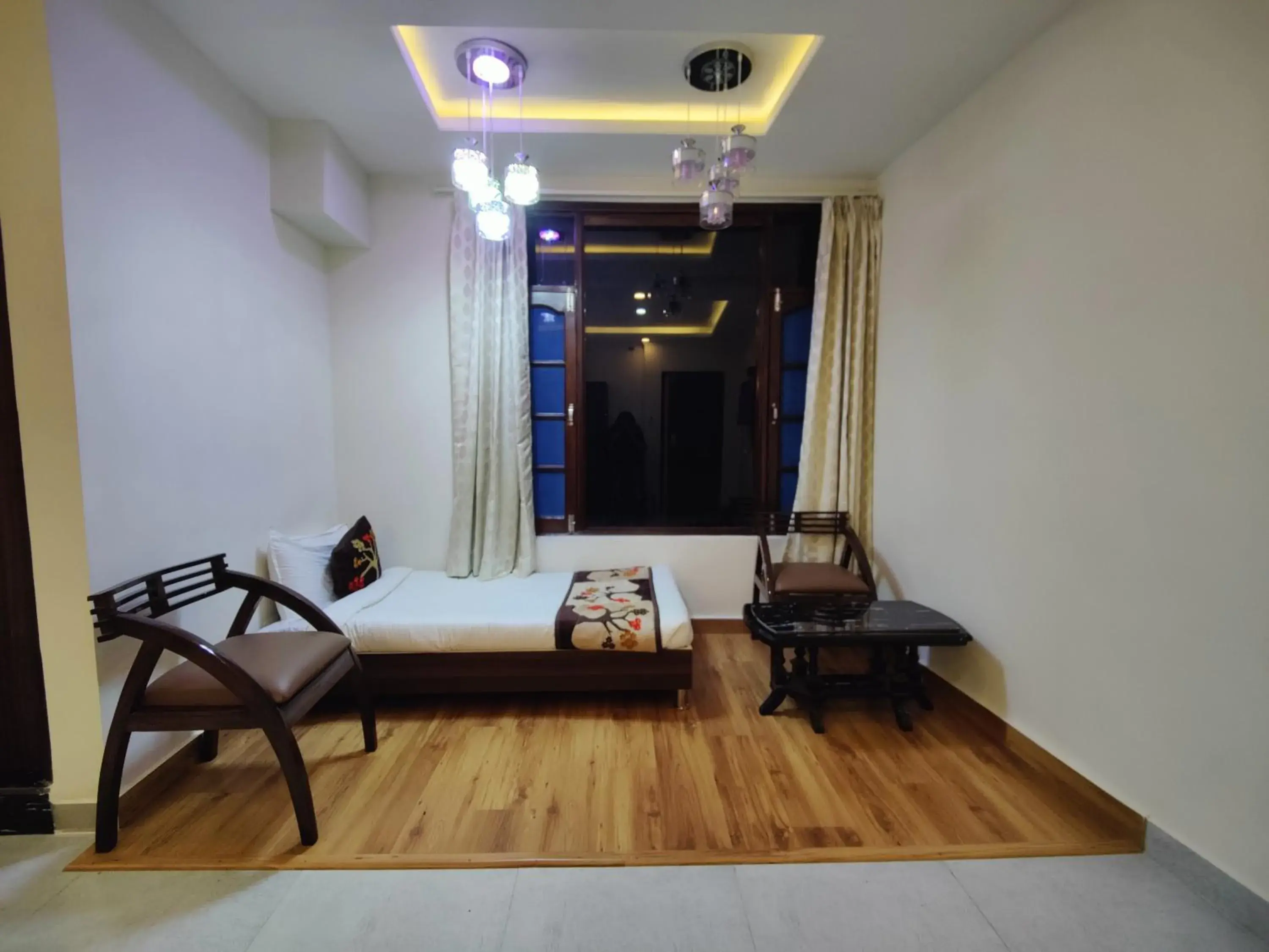 Bed in Hotel Mandi Heights - Bar, Fine Dining & Banquet Hall Bed in Hotel Mandi Heights - Bar, Fine Dining & Banquet Hall