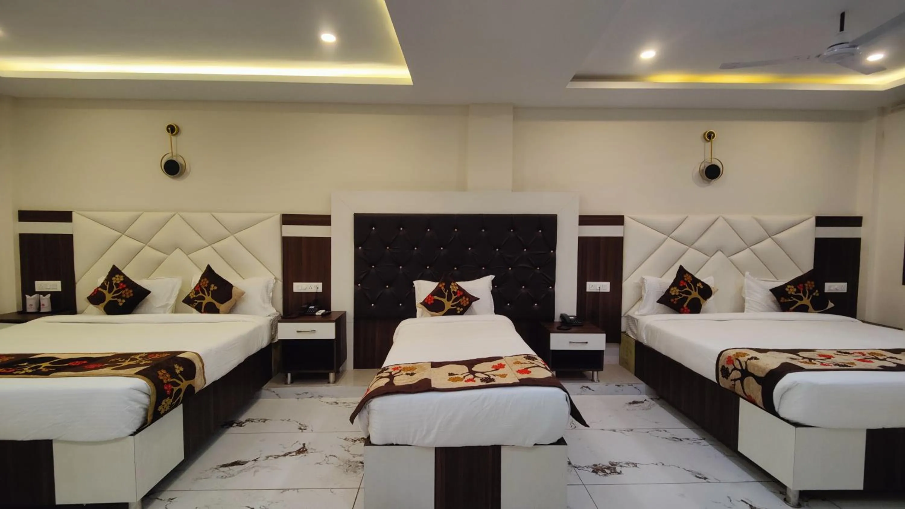 Bed in Hotel Mandi Heights - Bar, Fine Dining & Banquet Hall