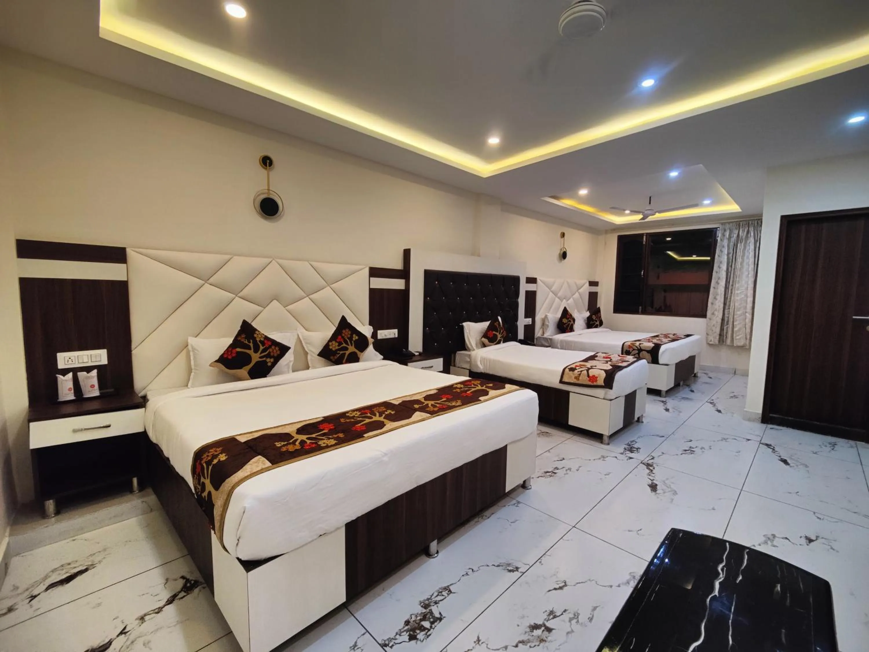 Bed in Hotel Mandi Heights - Bar, Fine Dining & Banquet Hall