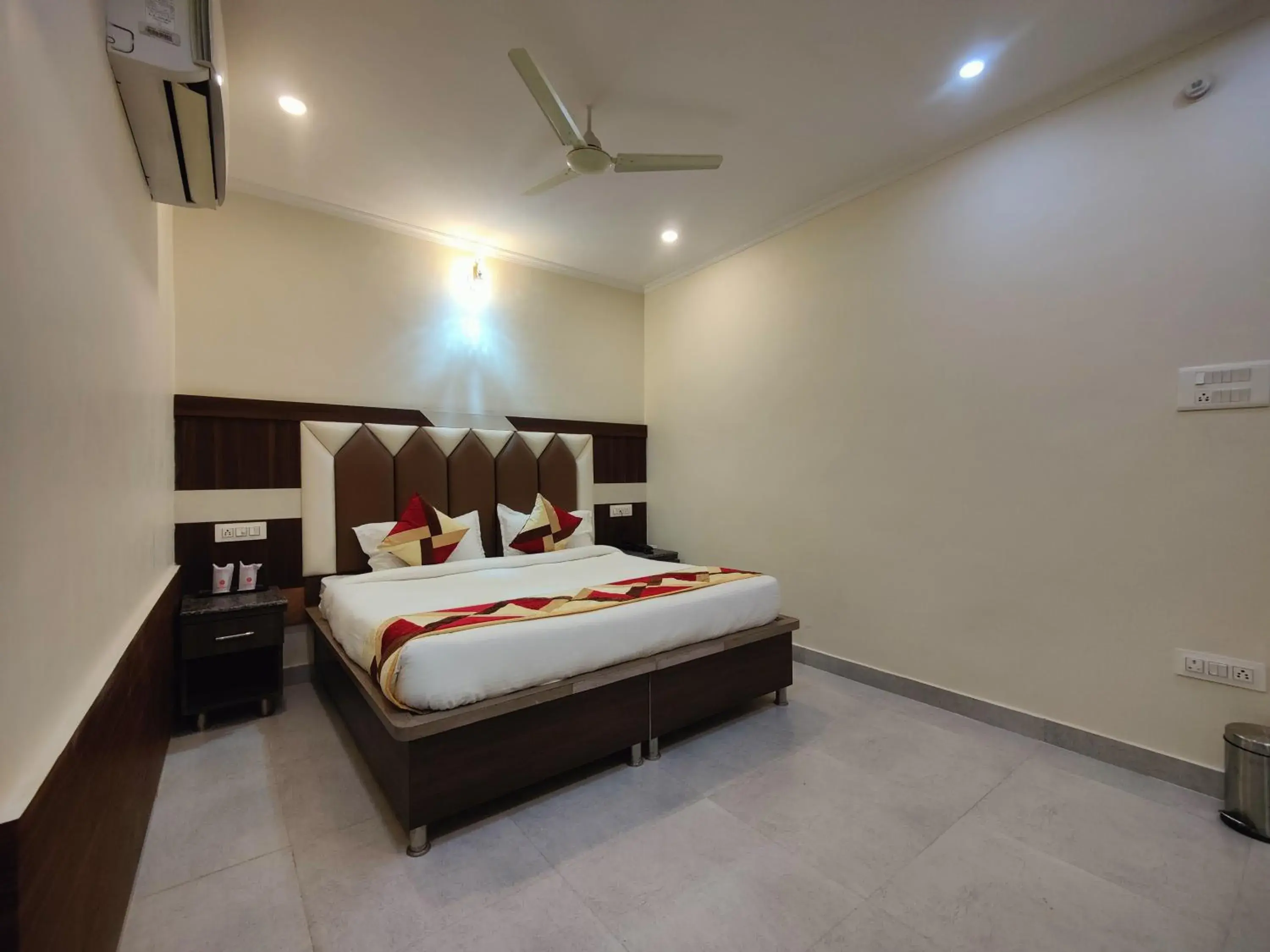 Bed in Hotel Mandi Heights - Bar, Fine Dining & Banquet Hall Bed in Hotel Mandi Heights - Bar, Fine Dining & Banquet Hall