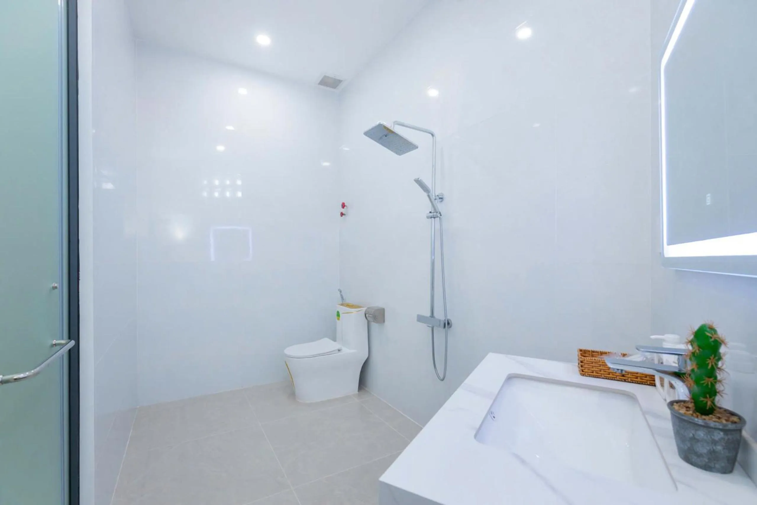 Shower in 126 Vung Tau Pool Villa Back Beach From 4 To 12 Rooms Options