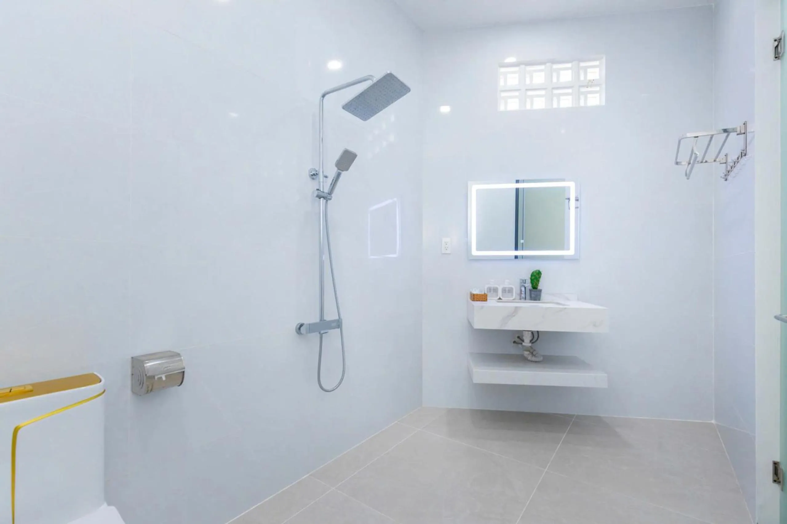 Shower in 126 Vung Tau Pool Villa Back Beach From 4 To 12 Rooms Options