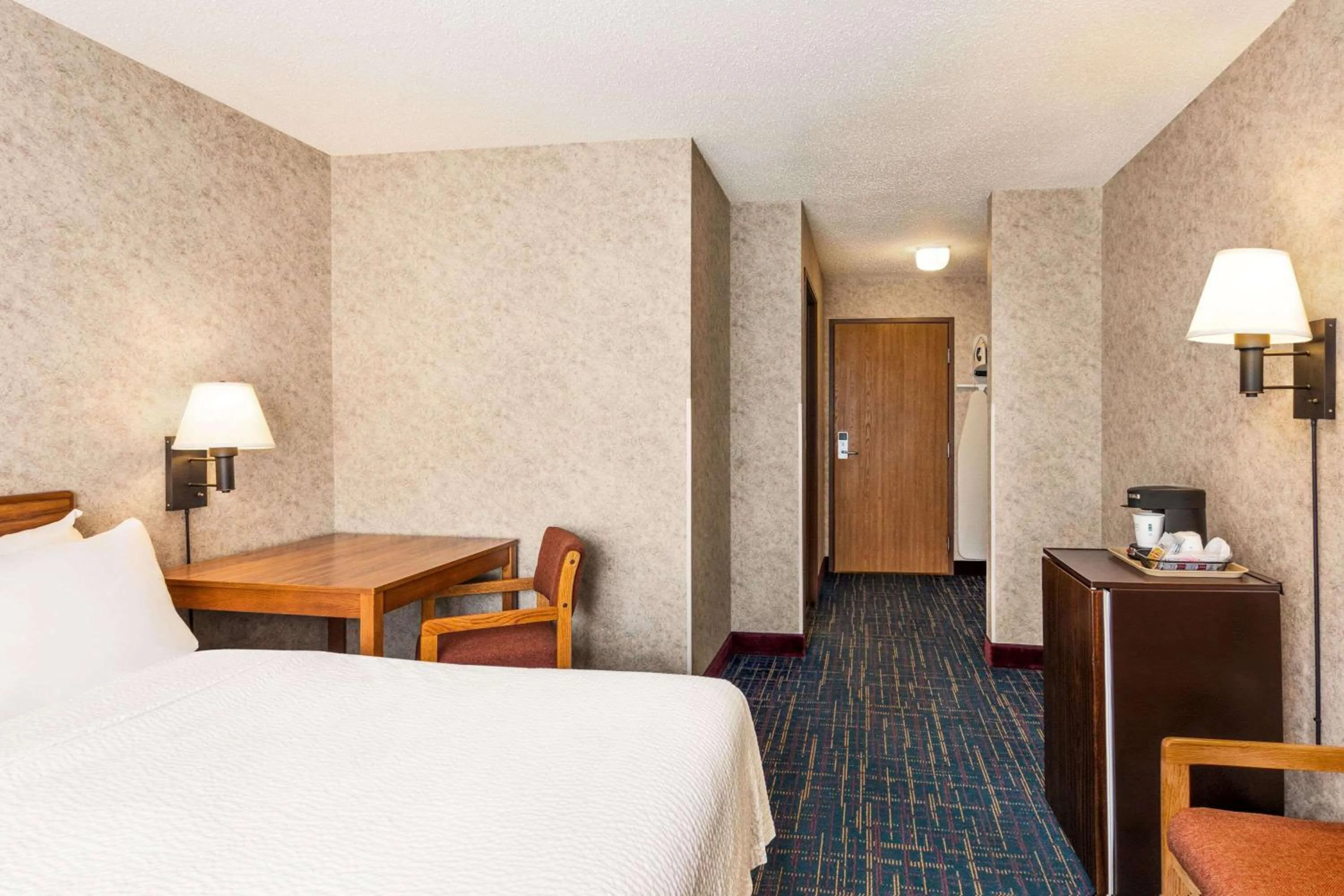 Bed in Days Inn by Wyndham Hurley