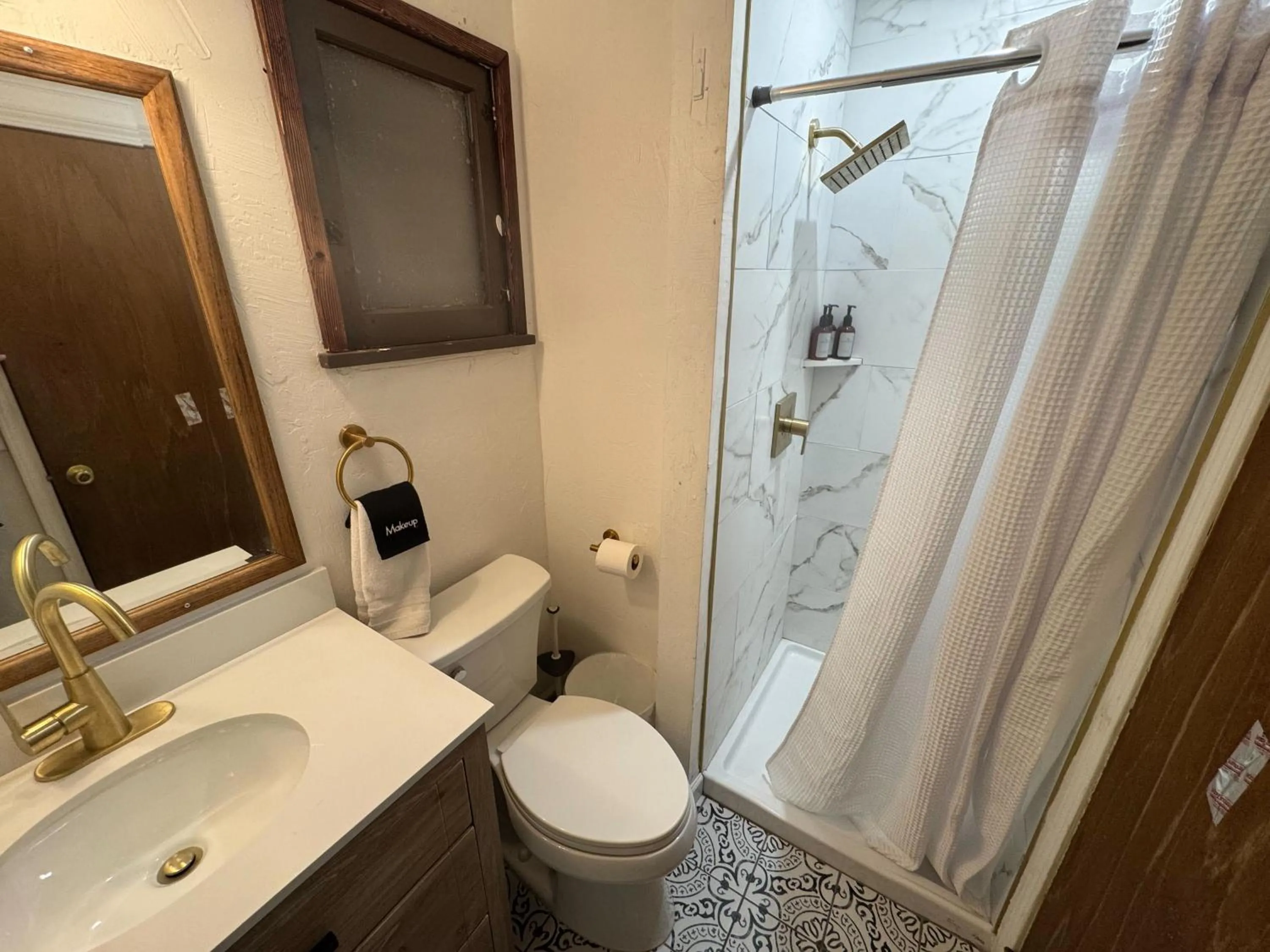 Bathroom in Three Pines Cabins