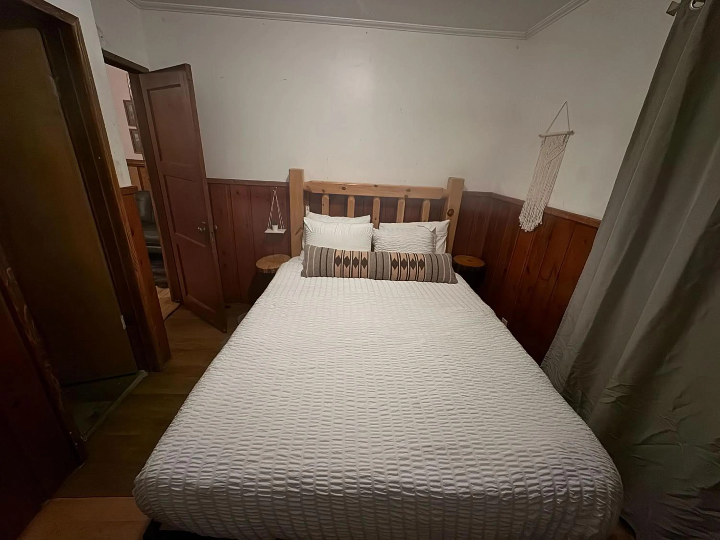 Bedroom, Bed in Three Pines Cabins