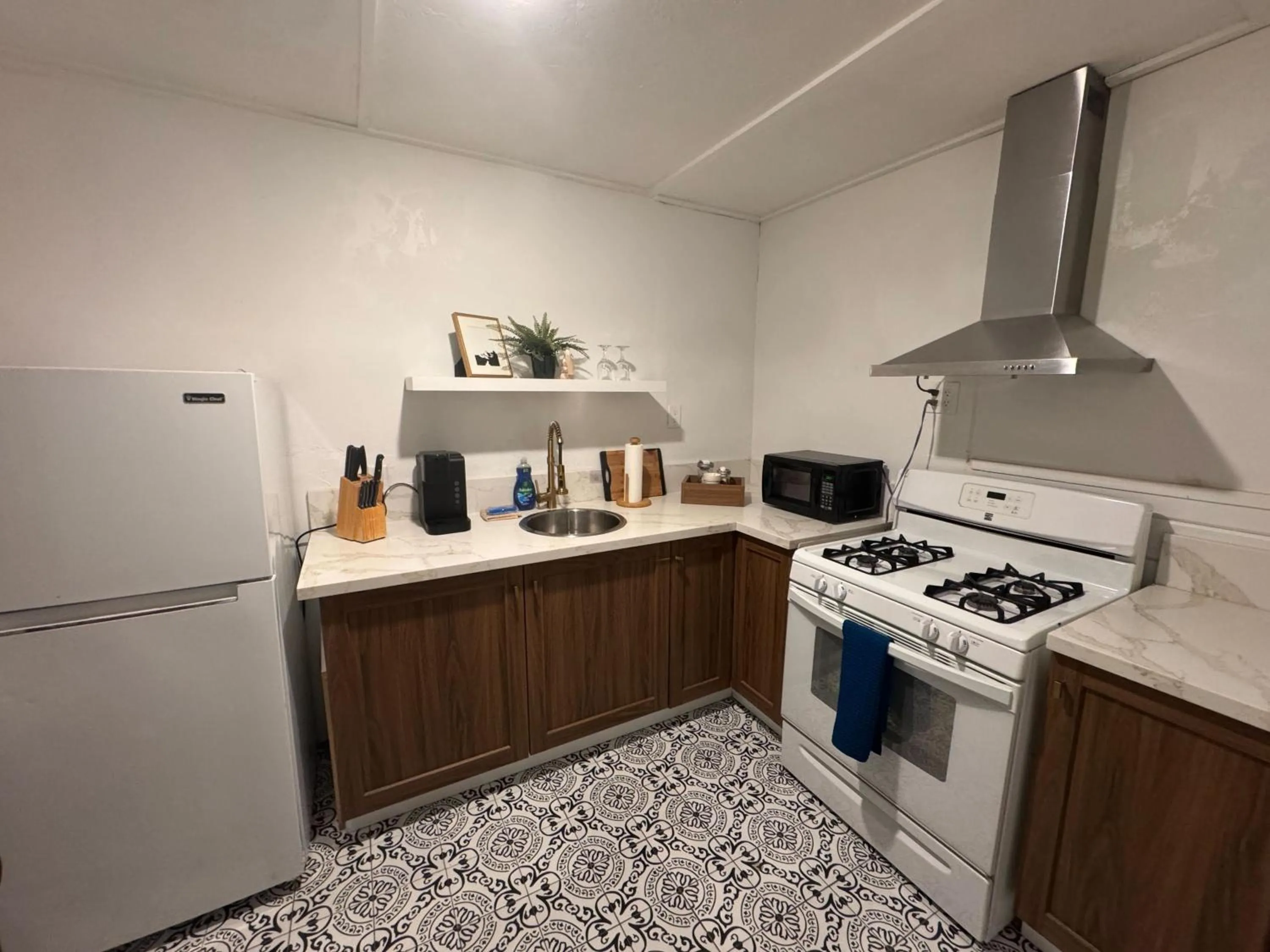 Kitchen or kitchenette in Three Pines Cabins