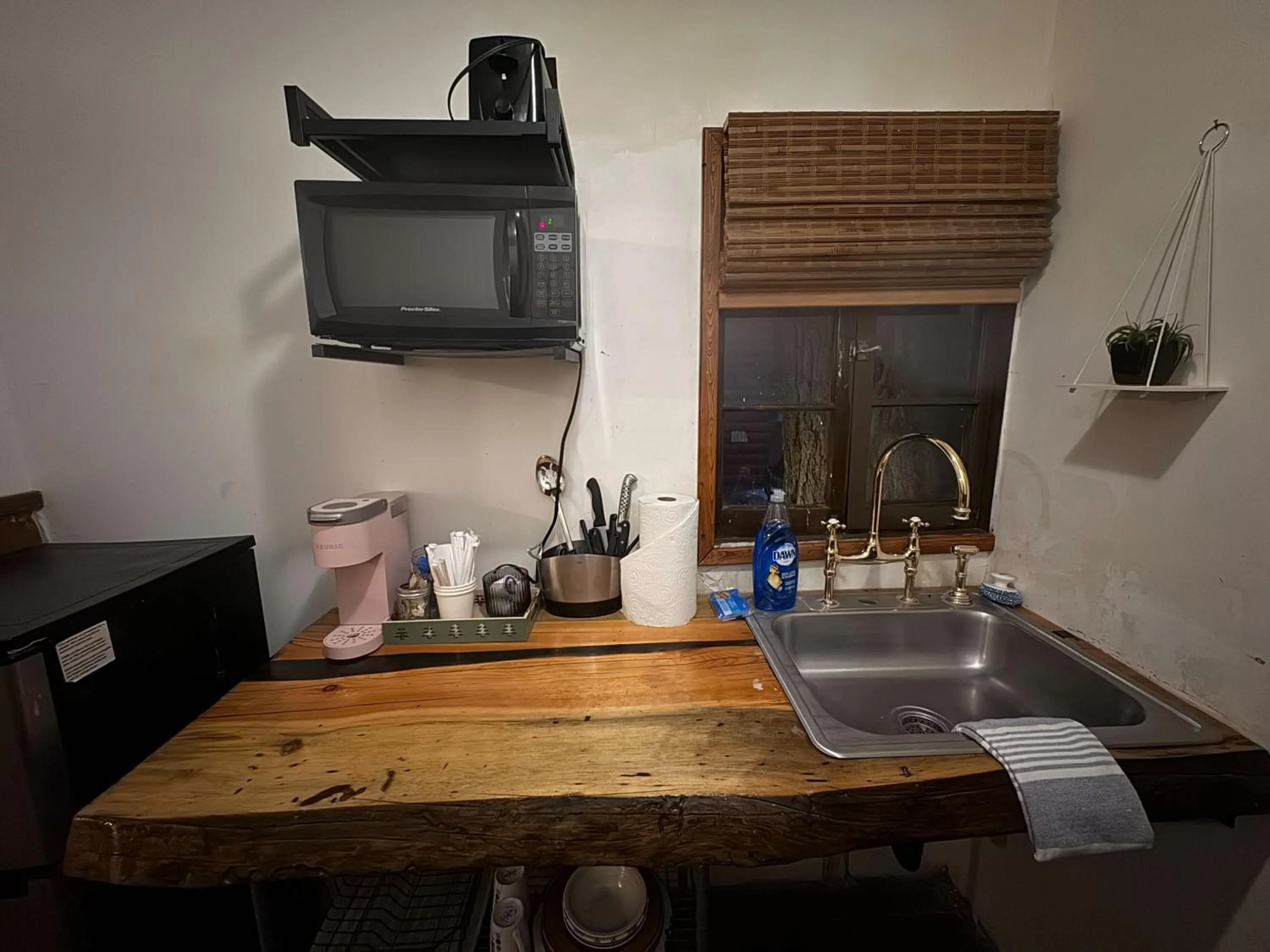 Kitchen or kitchenette in Three Pines Cabins