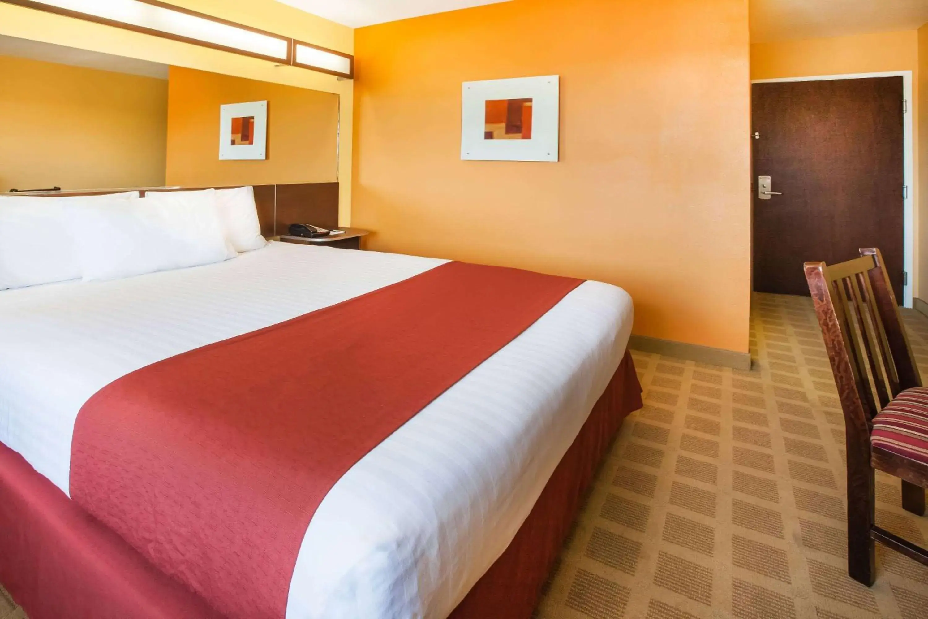 Photo of the whole room, Bed in Microtel Inn by Wyndham Stillwater Photo of the whole room, Bed in Microtel Inn by Wyndham Stillwater