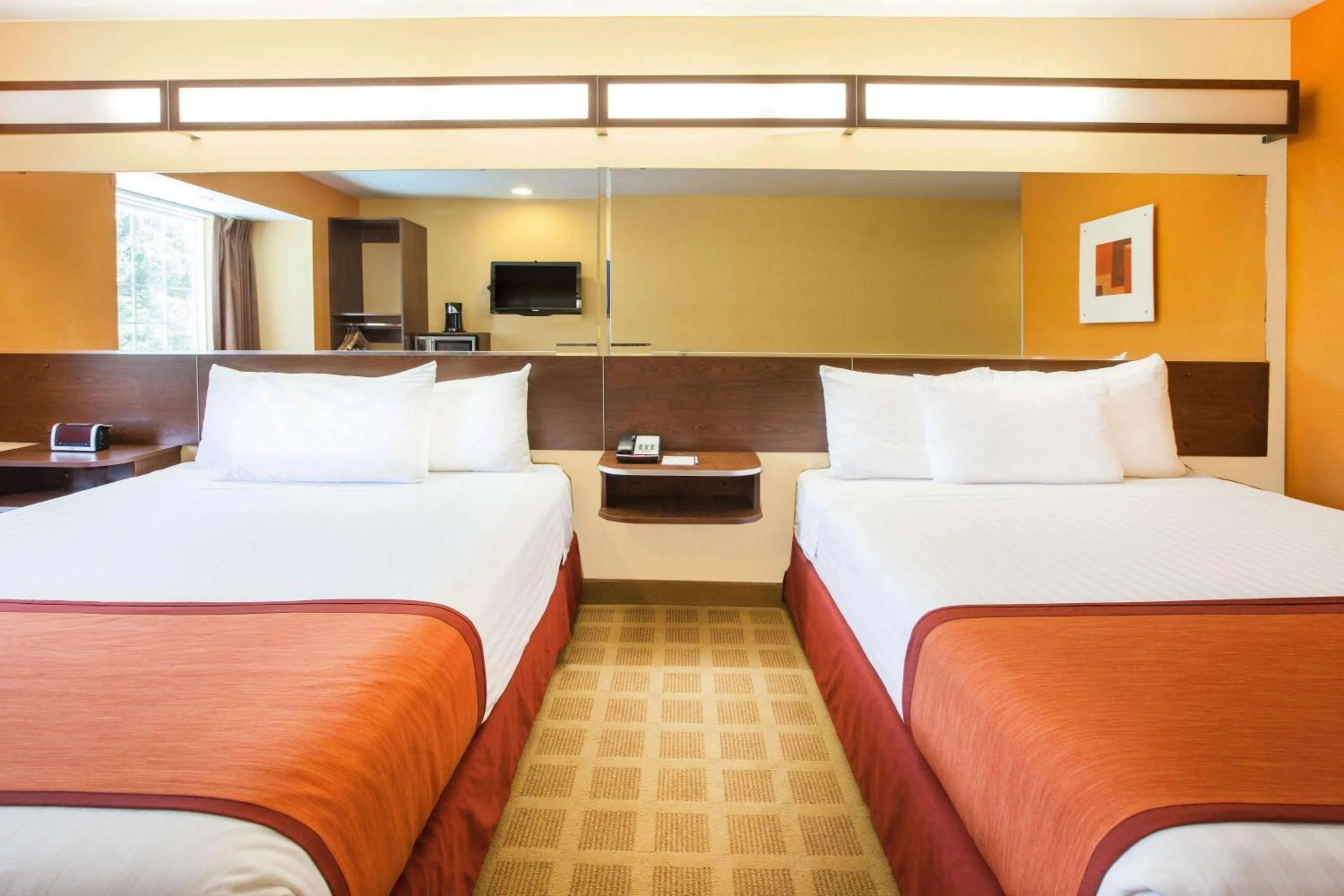 Photo of the whole room, Bed in Microtel Inn by Wyndham Stillwater