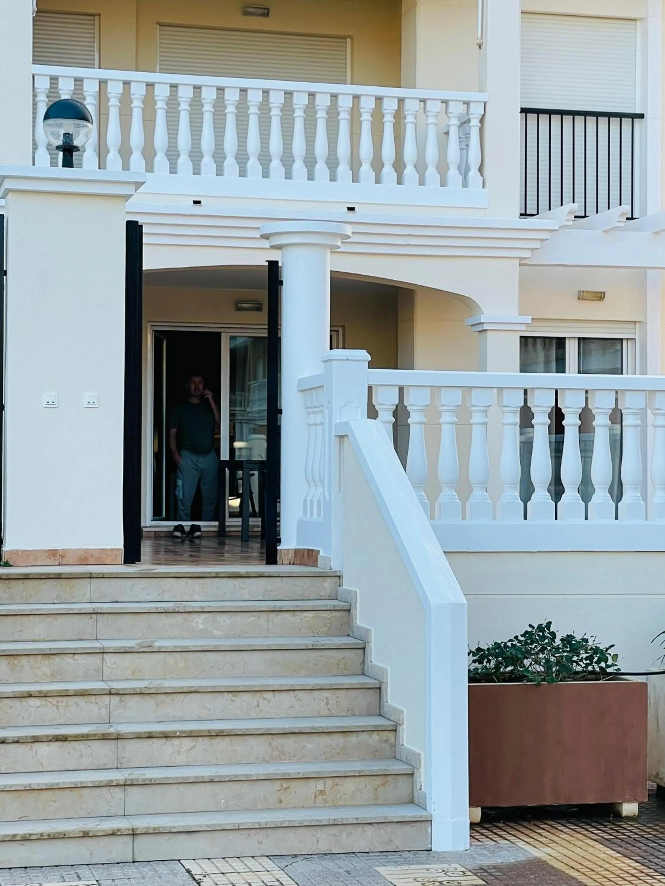 Schöne Unterkunft mit Pool und Terrasse.
