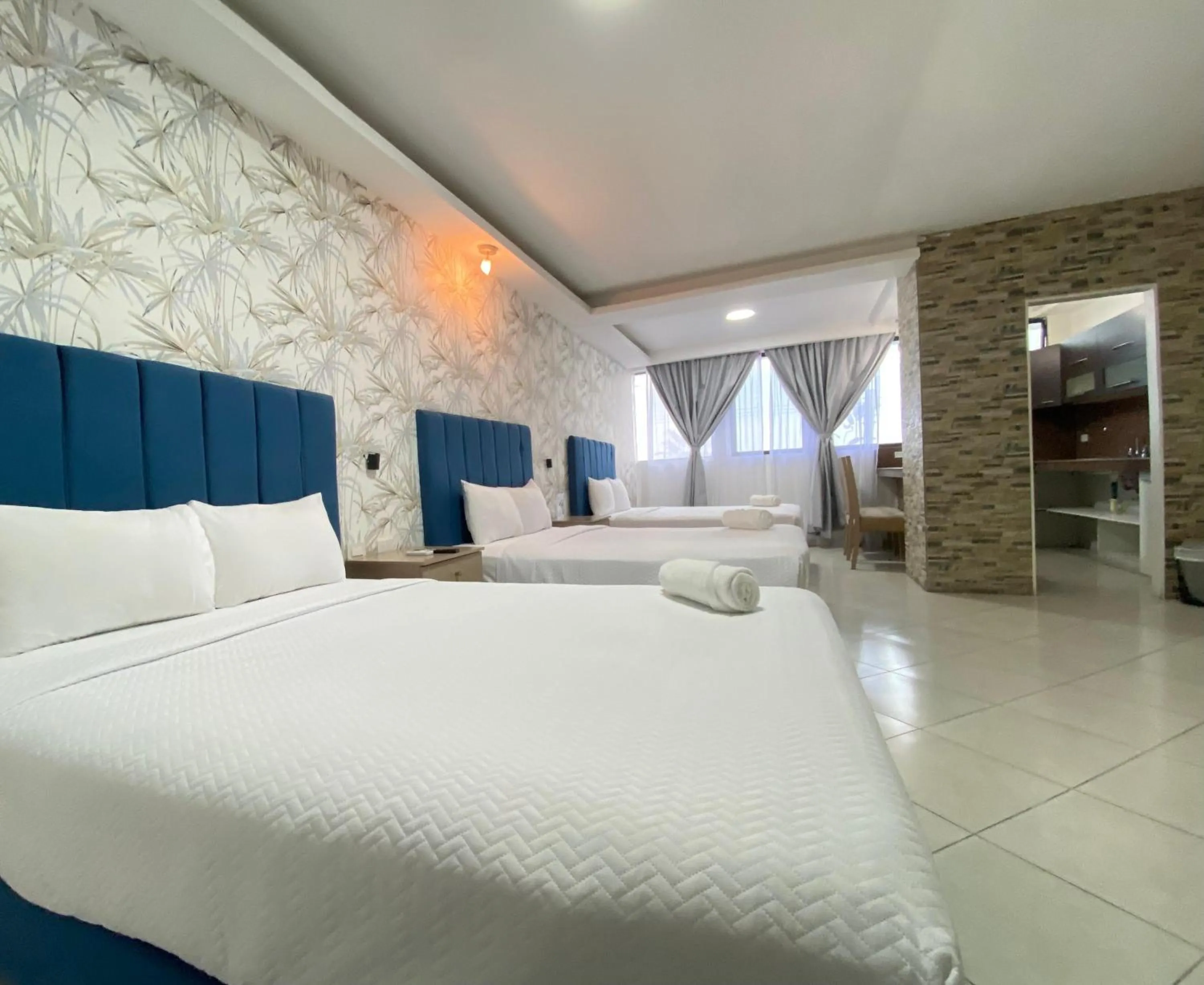 Property building, Bed in Hotel Presidente Beach Salinas