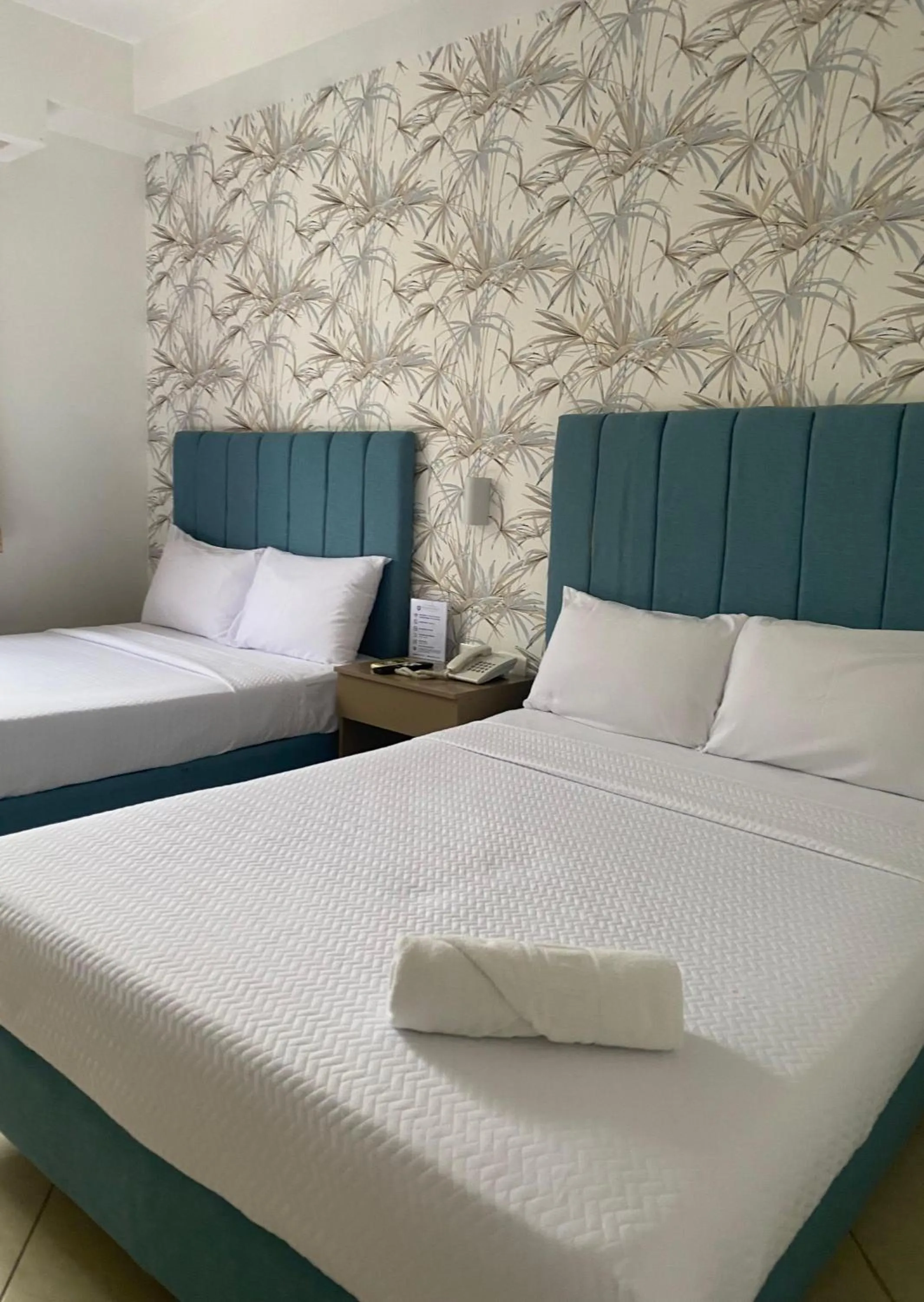 Property building, Bed in Hotel Presidente Beach Salinas