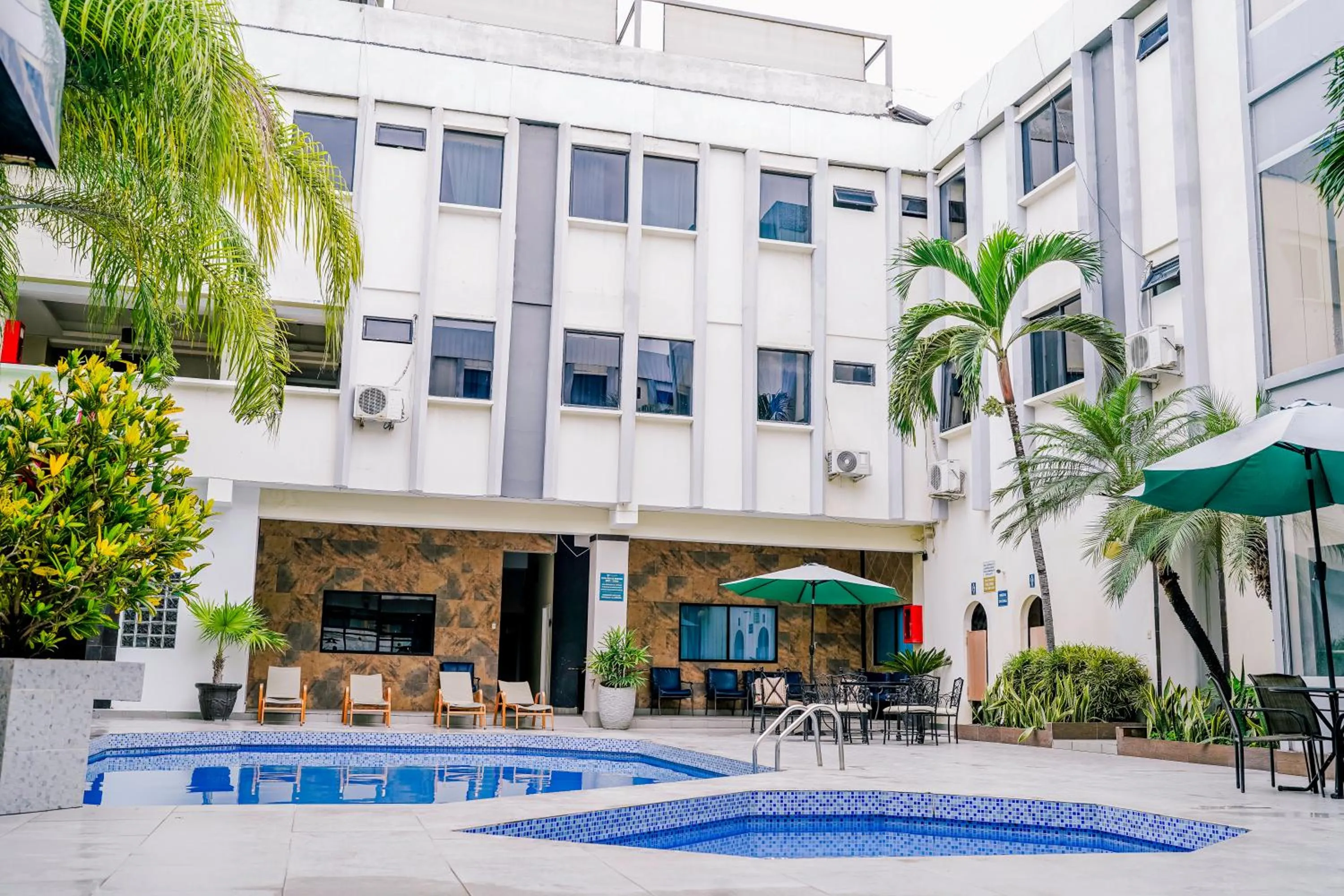 Swimming pool in Hotel Presidente Beach Salinas