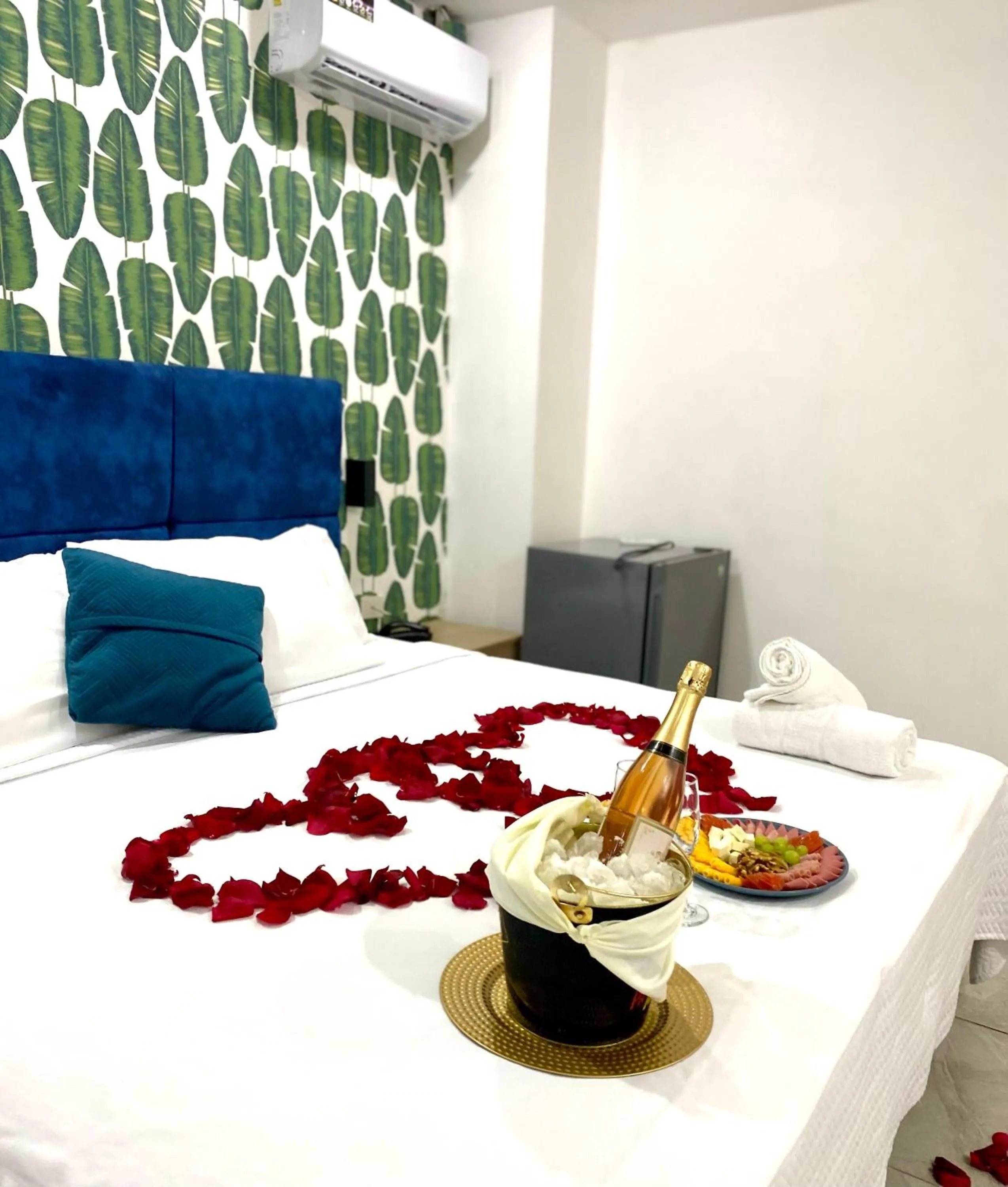 Property building, Bed in Hotel Presidente Beach Salinas