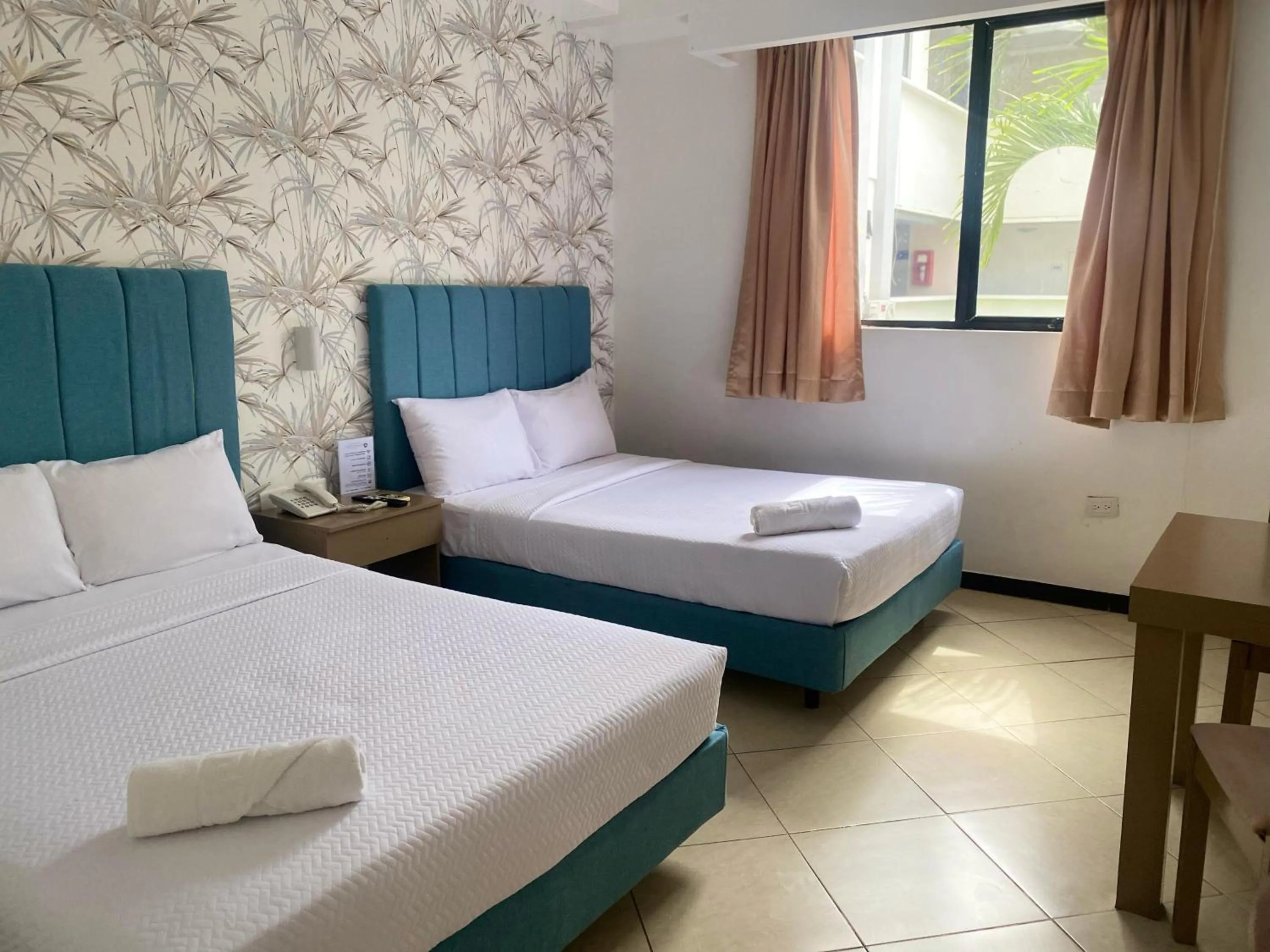 Property building, Bed in Hotel Presidente Beach Salinas