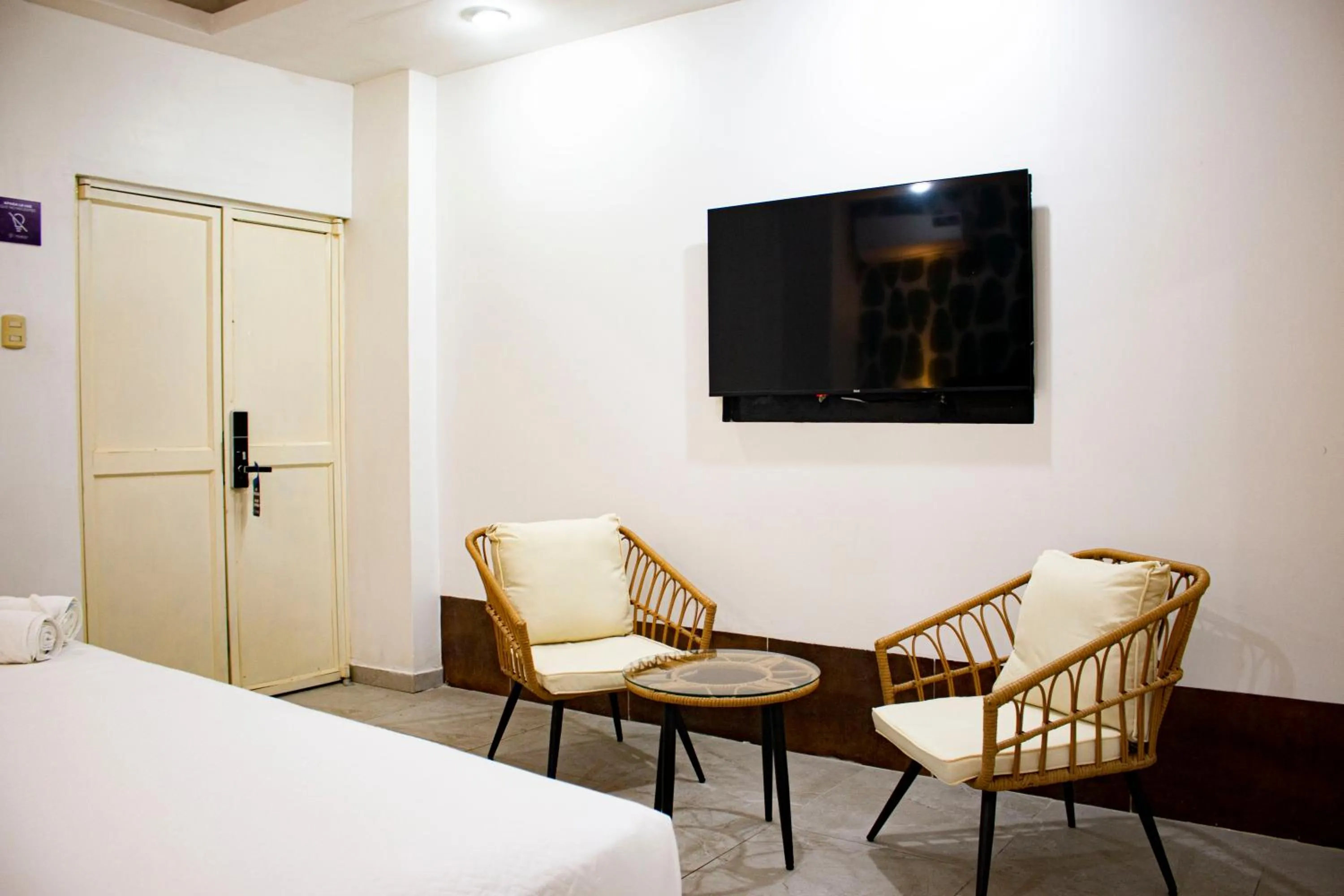 Property building, Bed in Hotel Presidente Beach Salinas