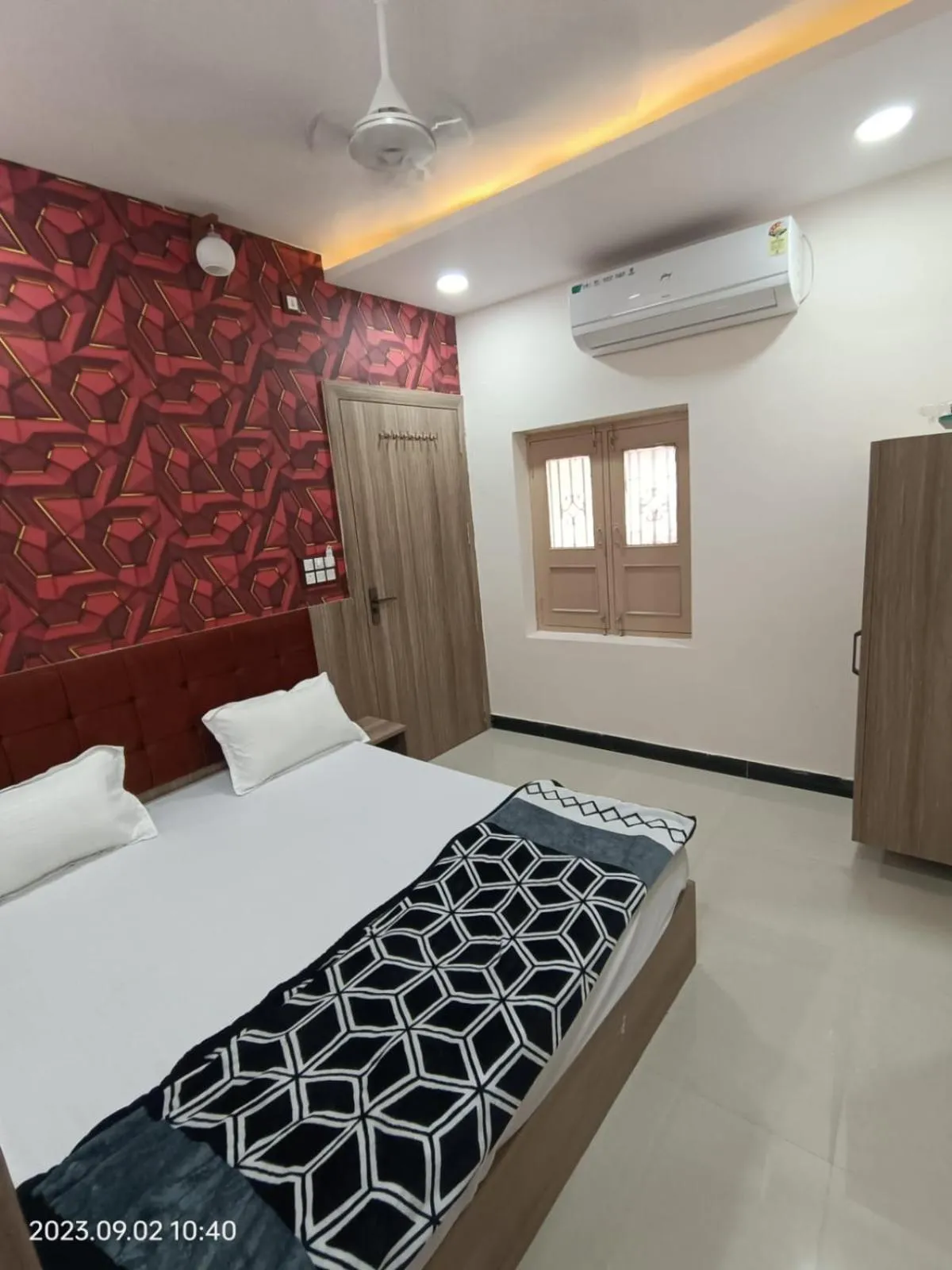 Deluxe Double Room in Kalptaru Home Stay Aff by MP TOURISM
