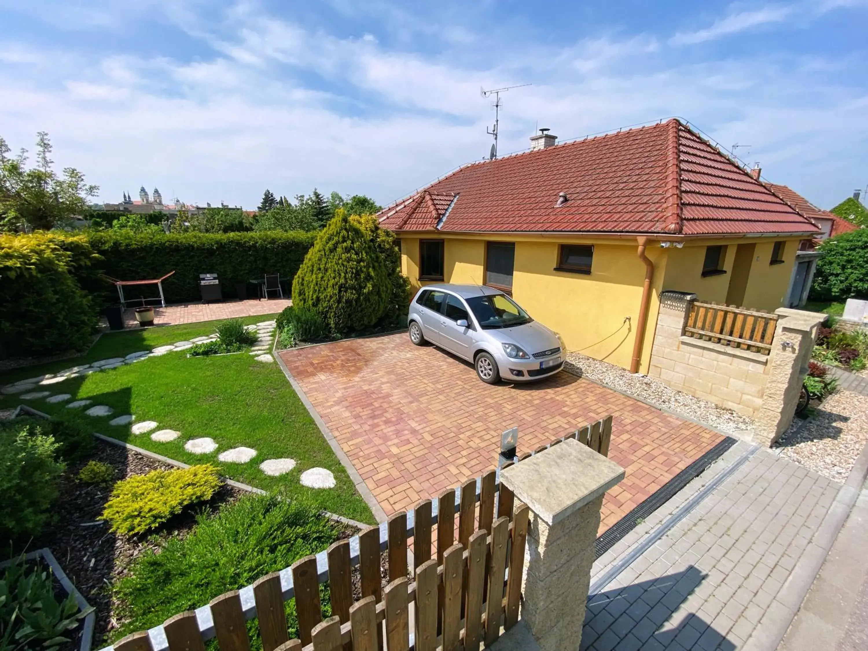 Three-Bedroom Apartment in Apartmán Valtice 24 hod check in Three-Bedroom Apartment in Apartmán Valtice 24 hod check in
