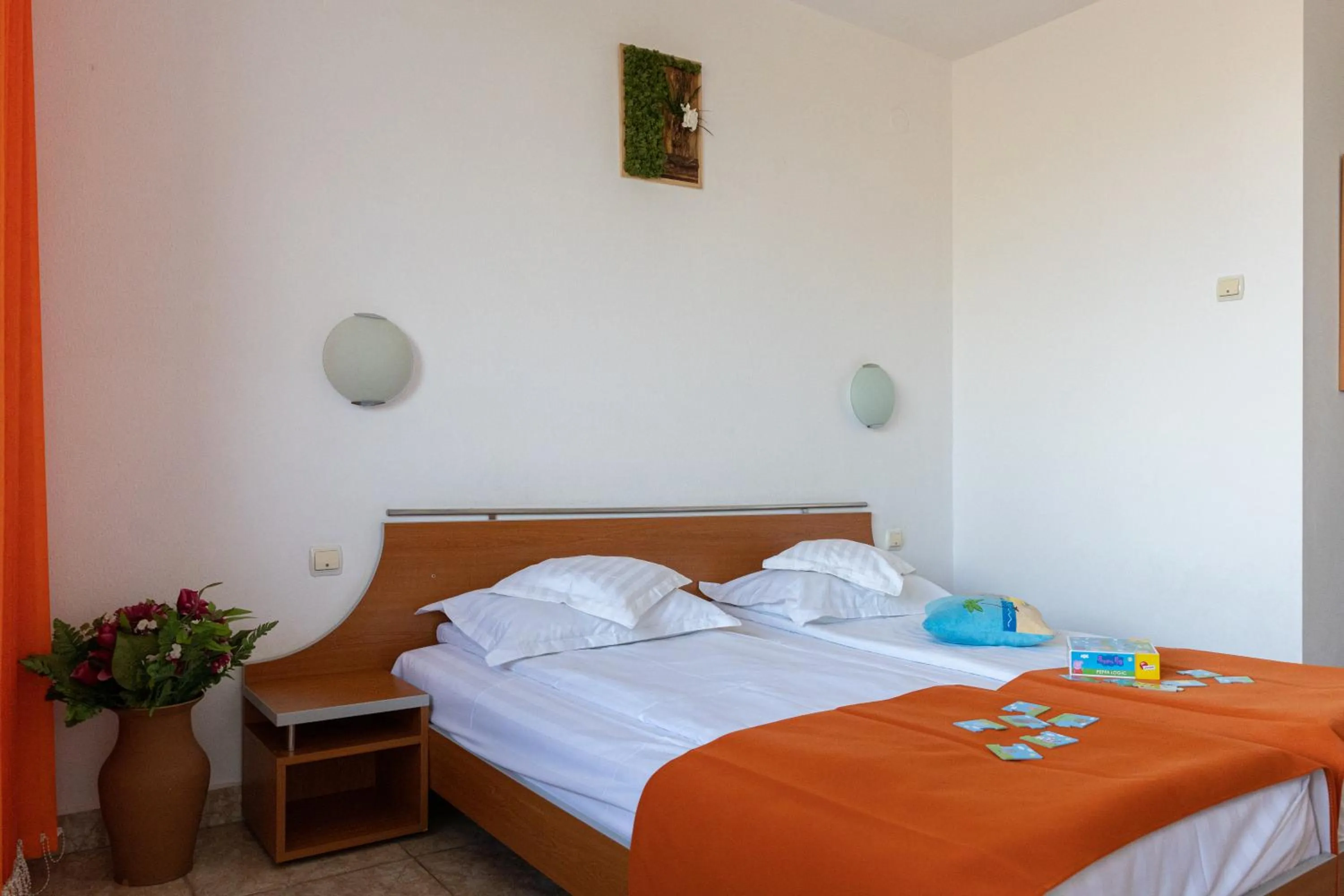 Photo of the whole room, Bed in HOTEL DUNĂREA