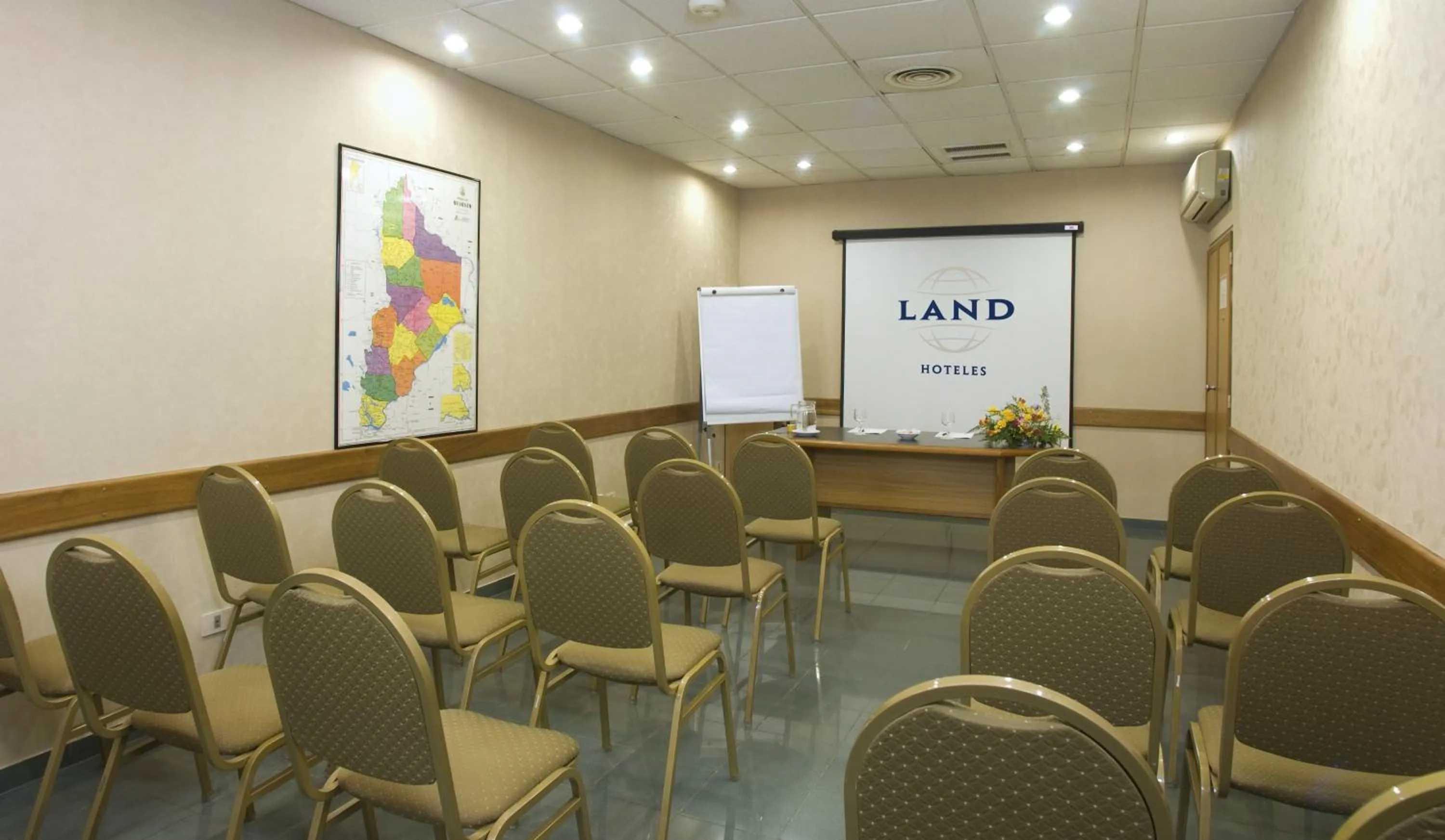 Business facilities in Land Express Neuquén
