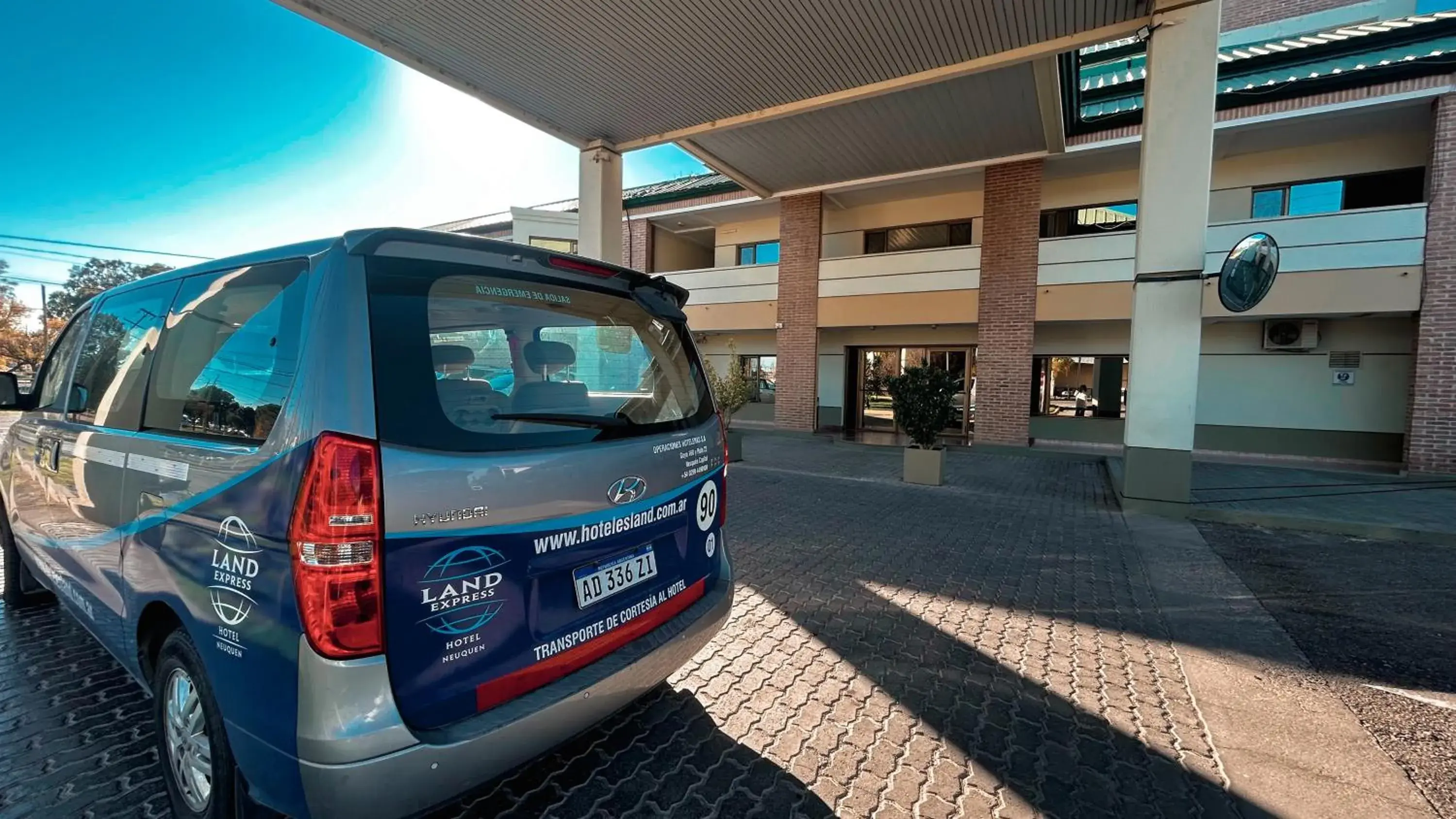 Facade/entrance in Land Express Neuquén Facade/entrance in Land Express Neuquén