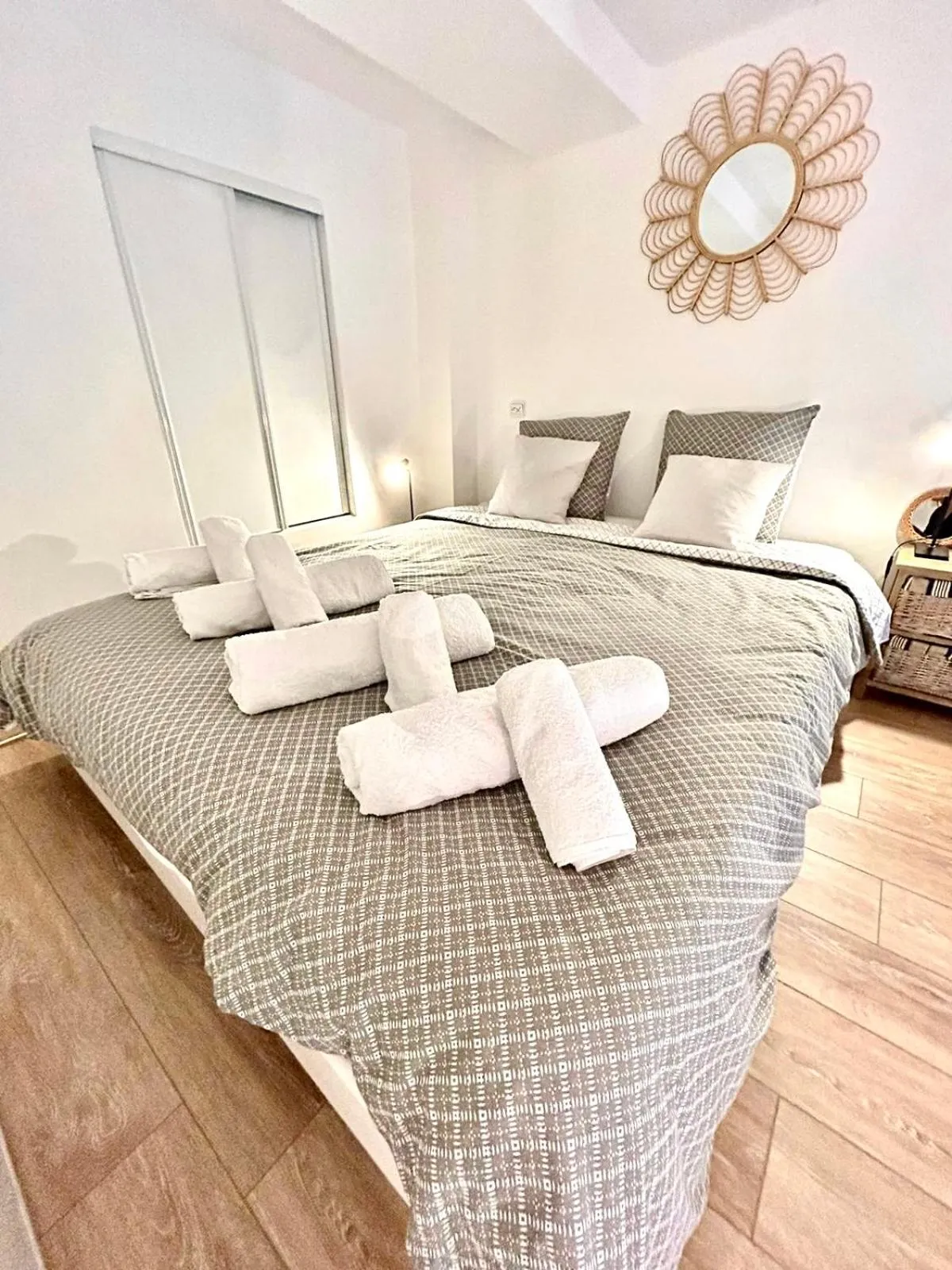 Bed in Duplex cosy - hyper centre - Proche mer et Promenade