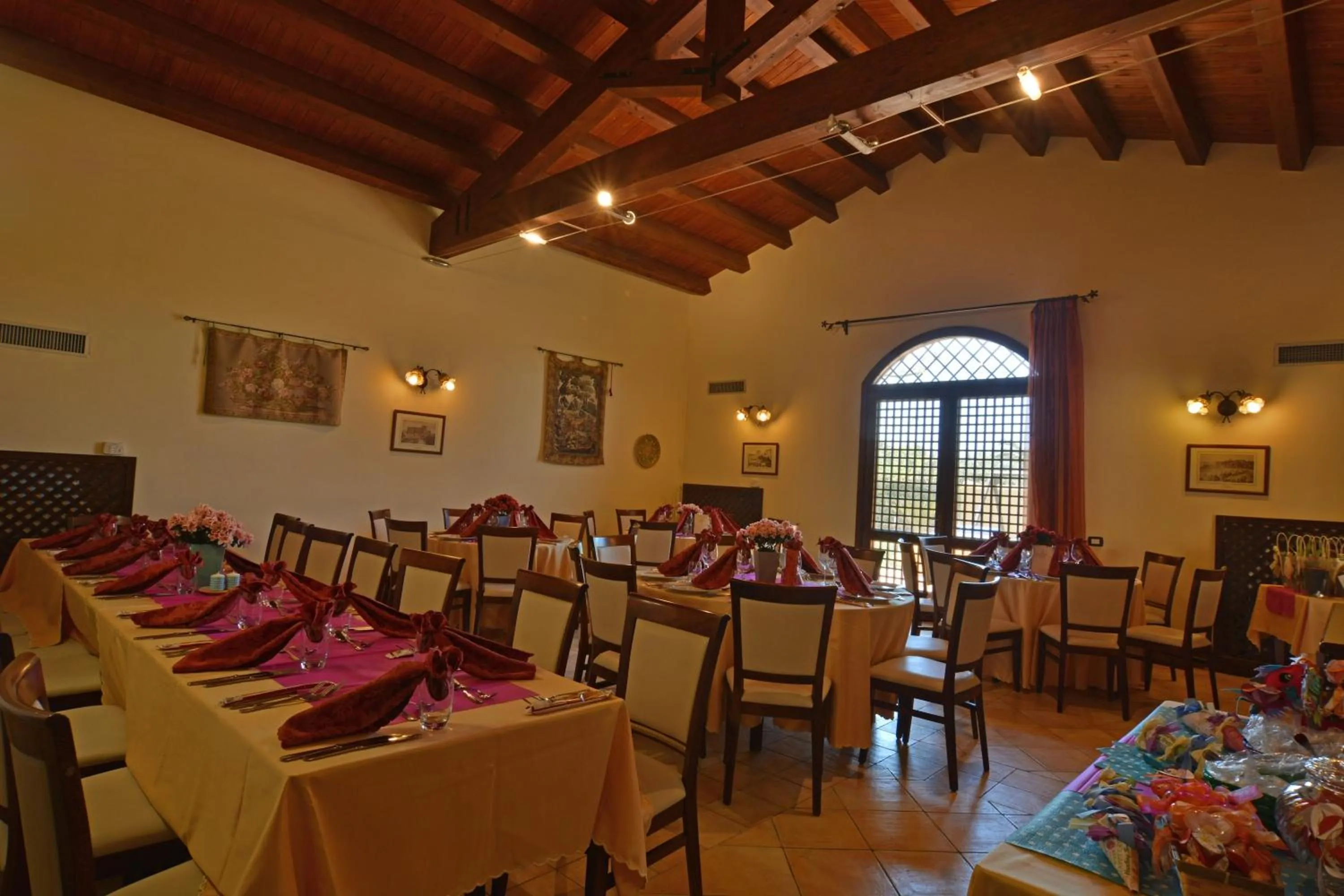 Restaurant/places to eat in Torre Tabia