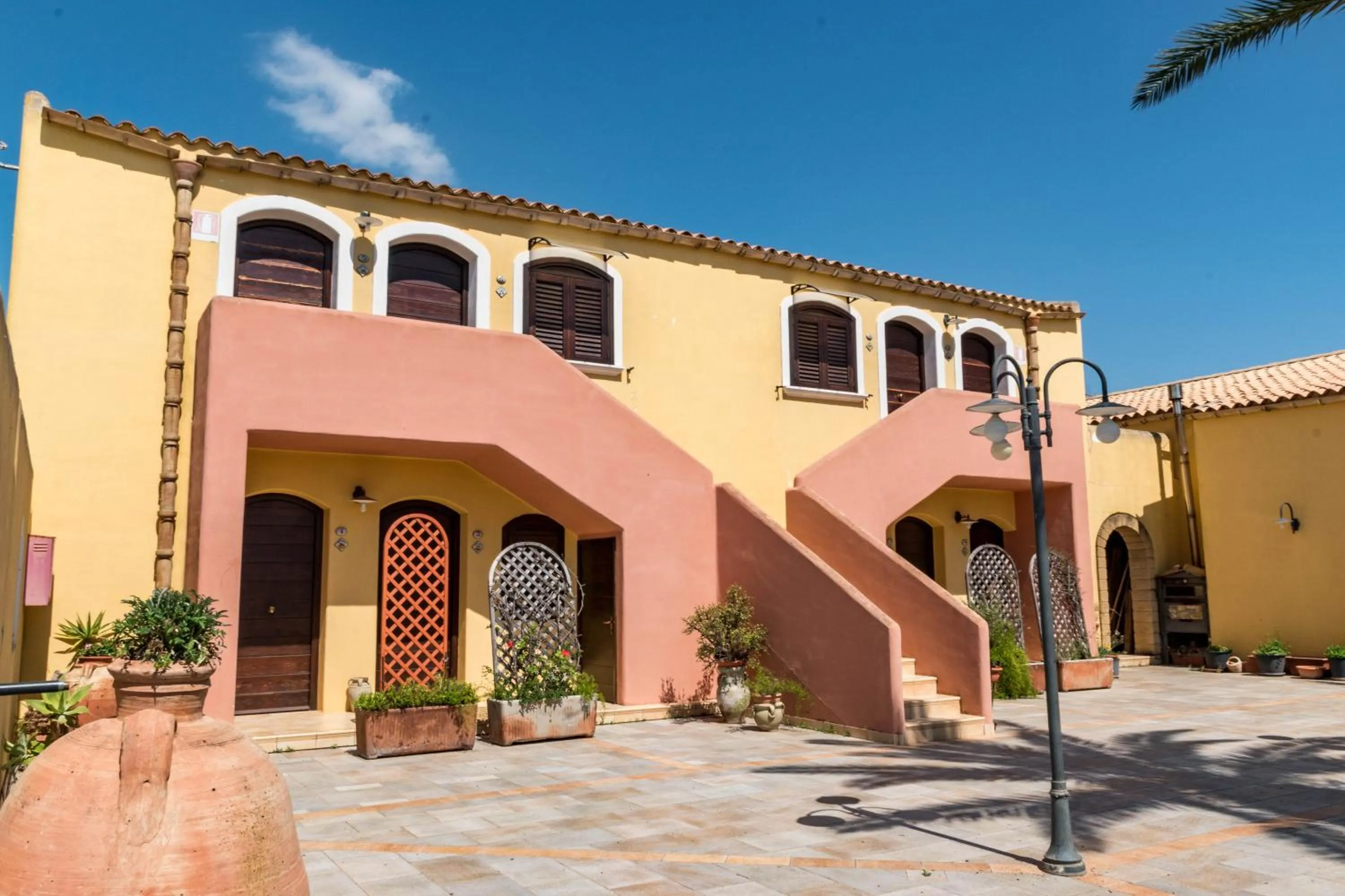 Facade/entrance in Torre Tabia