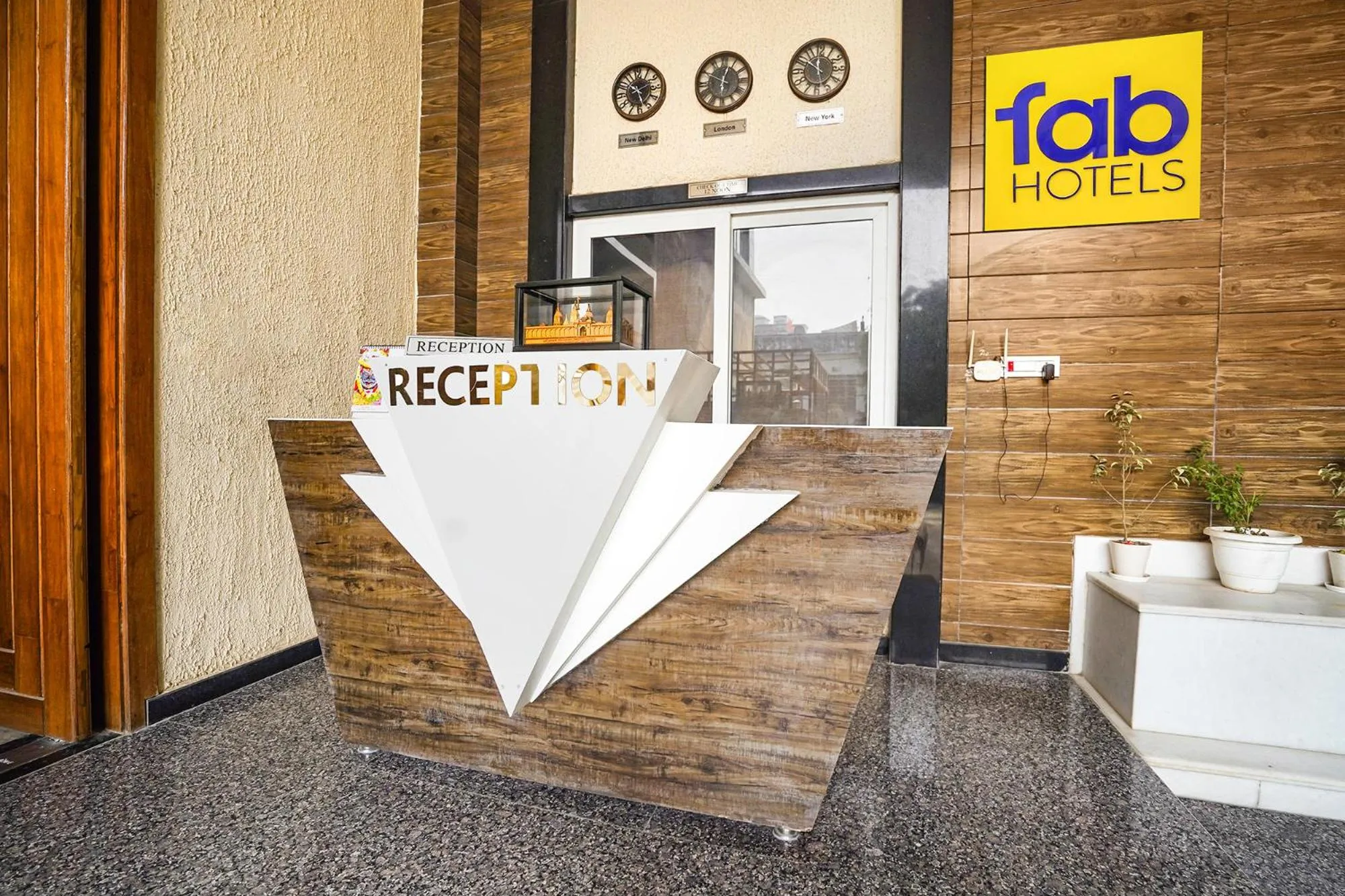 Lobby or reception in FabHotel Villa De Benares - Tulsi Manas Mandir