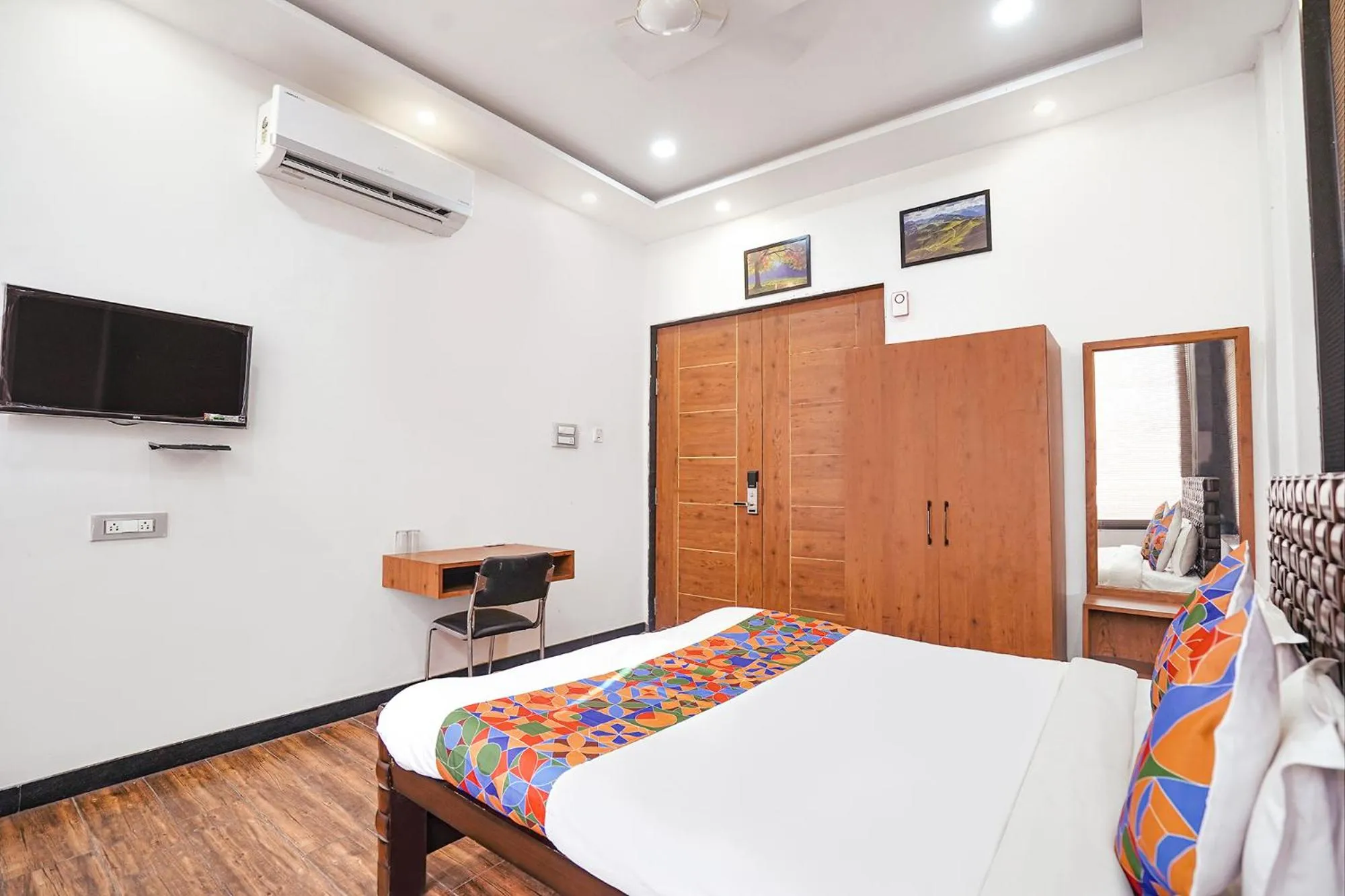 Bed in FabHotel Villa De Benares - Tulsi Manas Mandir