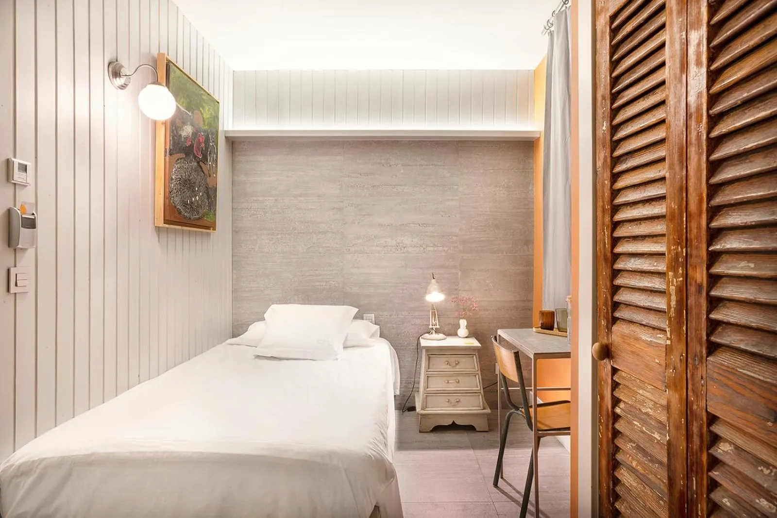 Photo of the whole room, Bed in Hotel Okako San Sebastian