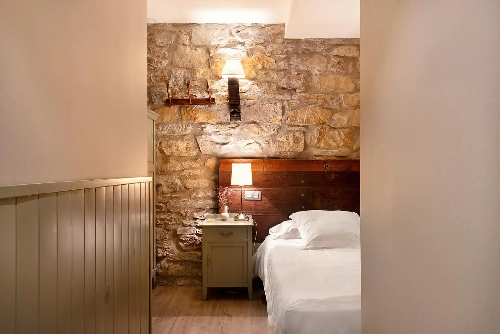 Photo of the whole room, Bed in Hotel Okako San Sebastian