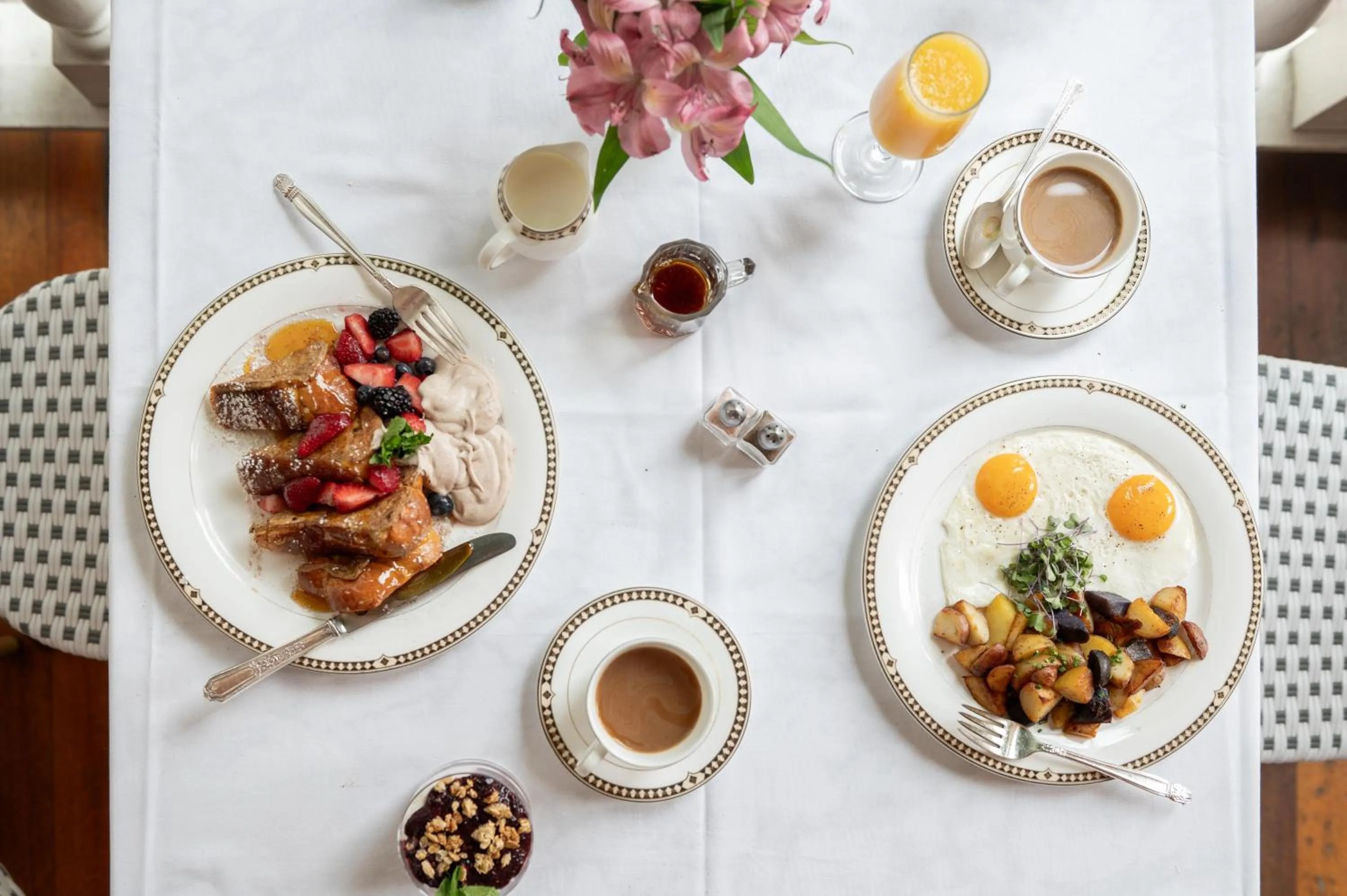 Breakfast in Saratoga Arms Hotel