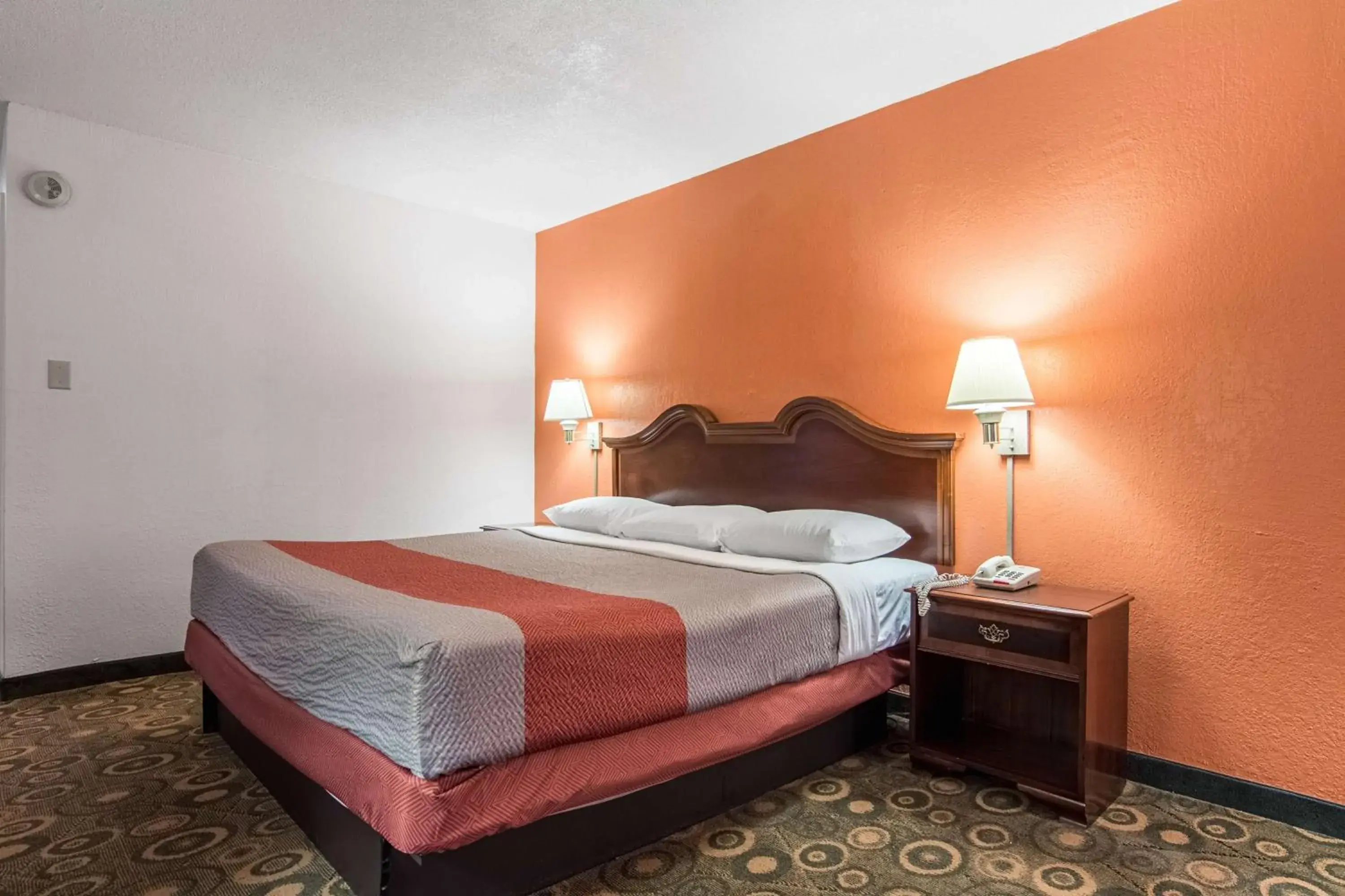 Photo of the whole room, Bed in Motel 6-Hope, AR Photo of the whole room, Bed in Motel 6-Hope, AR