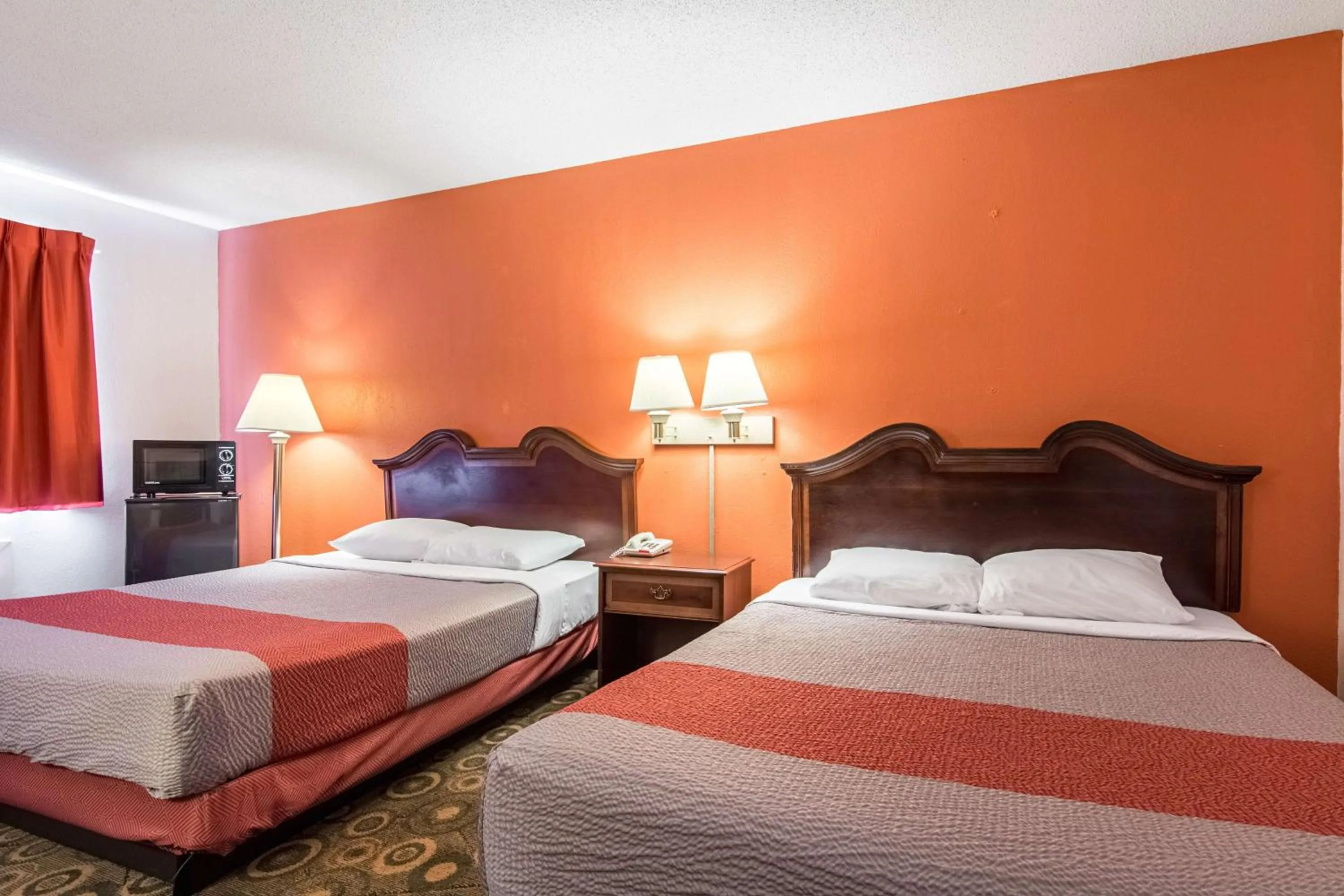 Photo of the whole room, Bed in Motel 6-Hope, AR