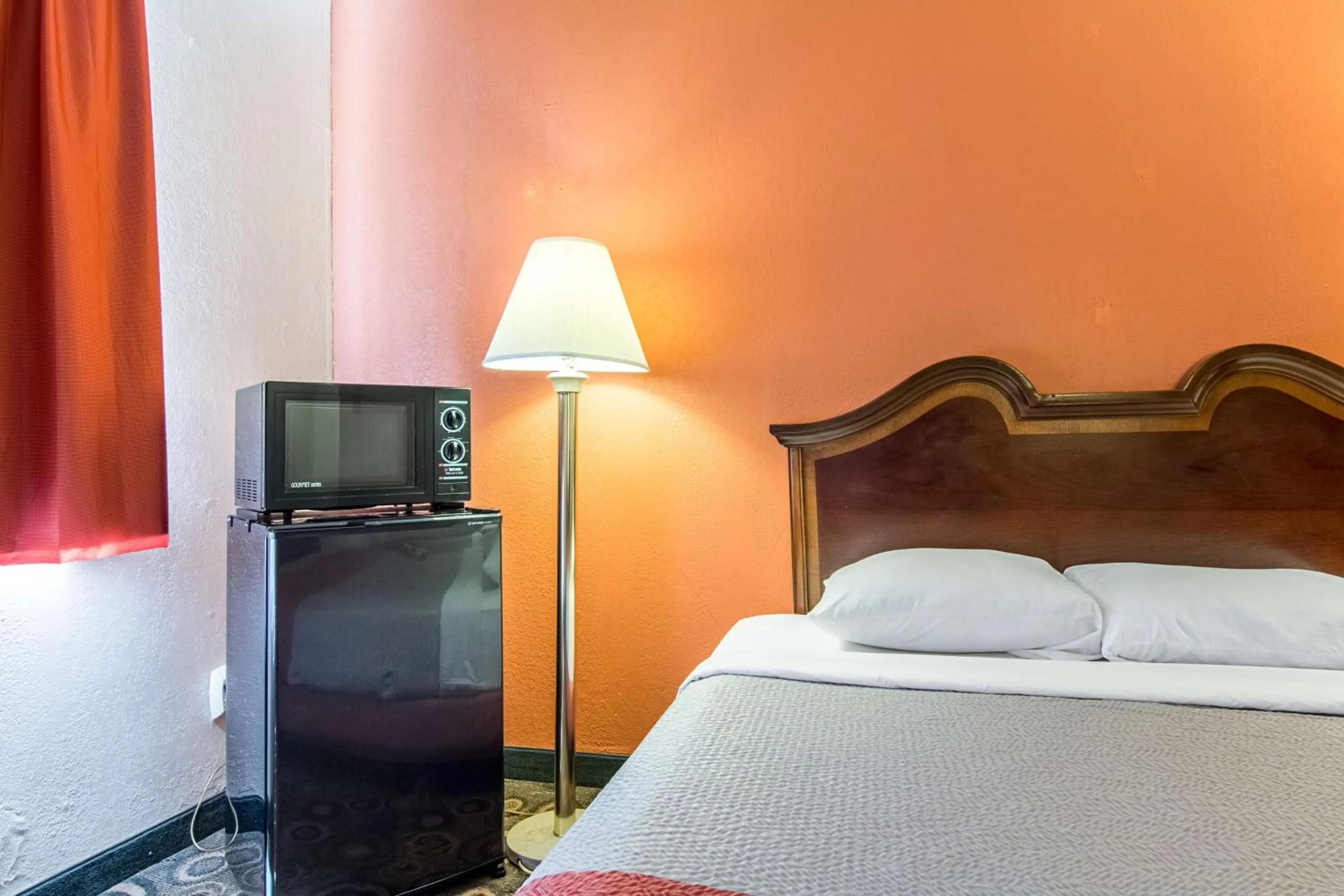 Photo of the whole room, Bed in Motel 6-Hope, AR