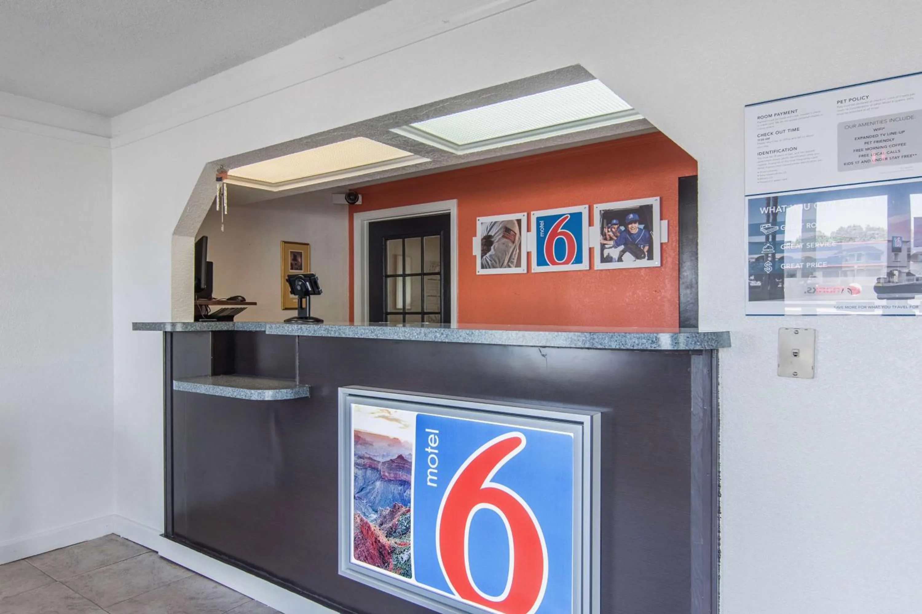 Property logo or sign in Motel 6-Hope, AR