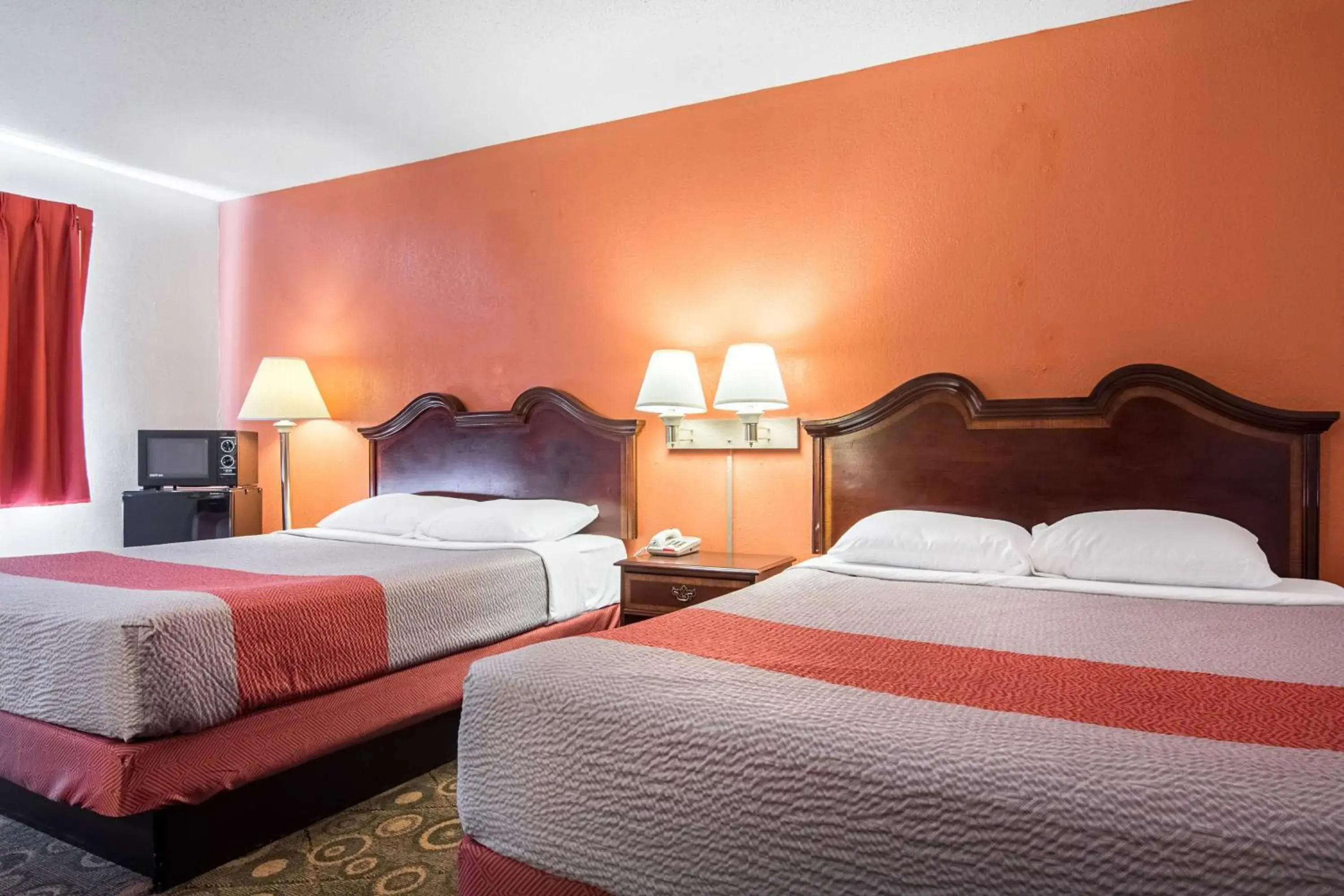 Photo of the whole room, Bed in Motel 6-Hope, AR Photo of the whole room, Bed in Motel 6-Hope, AR