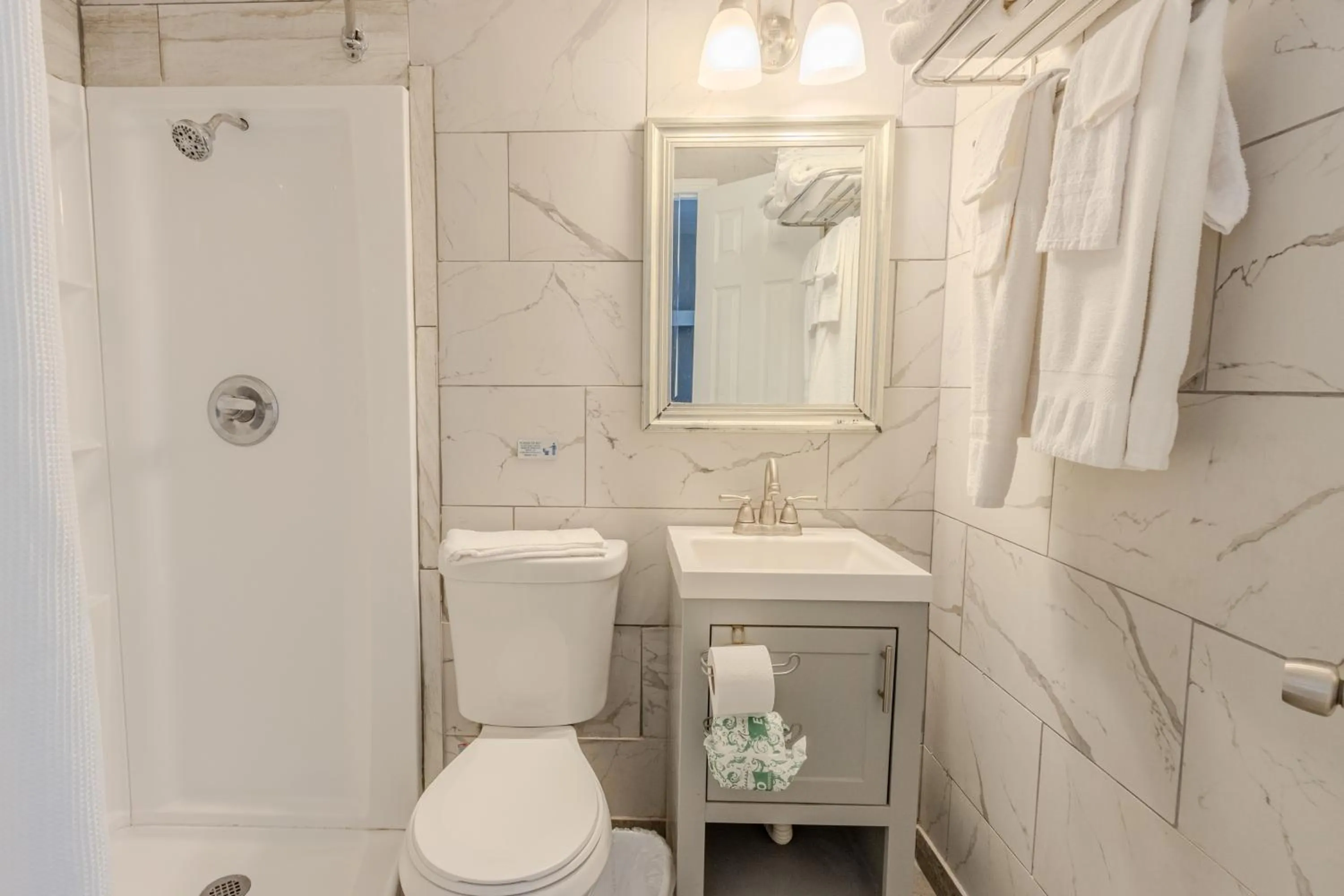 Shower in Shark Reef Resort Motel & Cottages