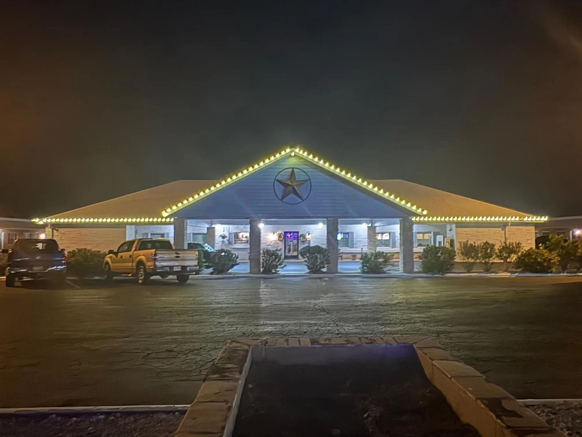Property building in Shark Reef Resort Motel & Cottages