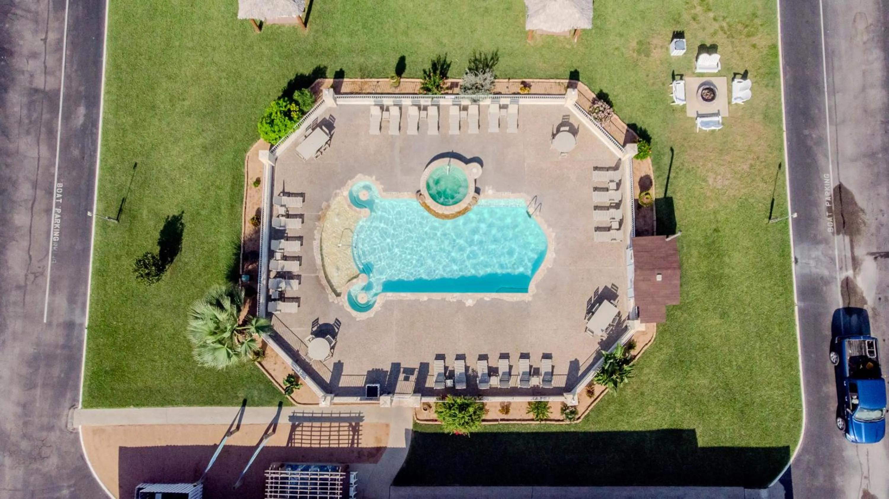 Swimming pool in Shark Reef Resort Motel & Cottages