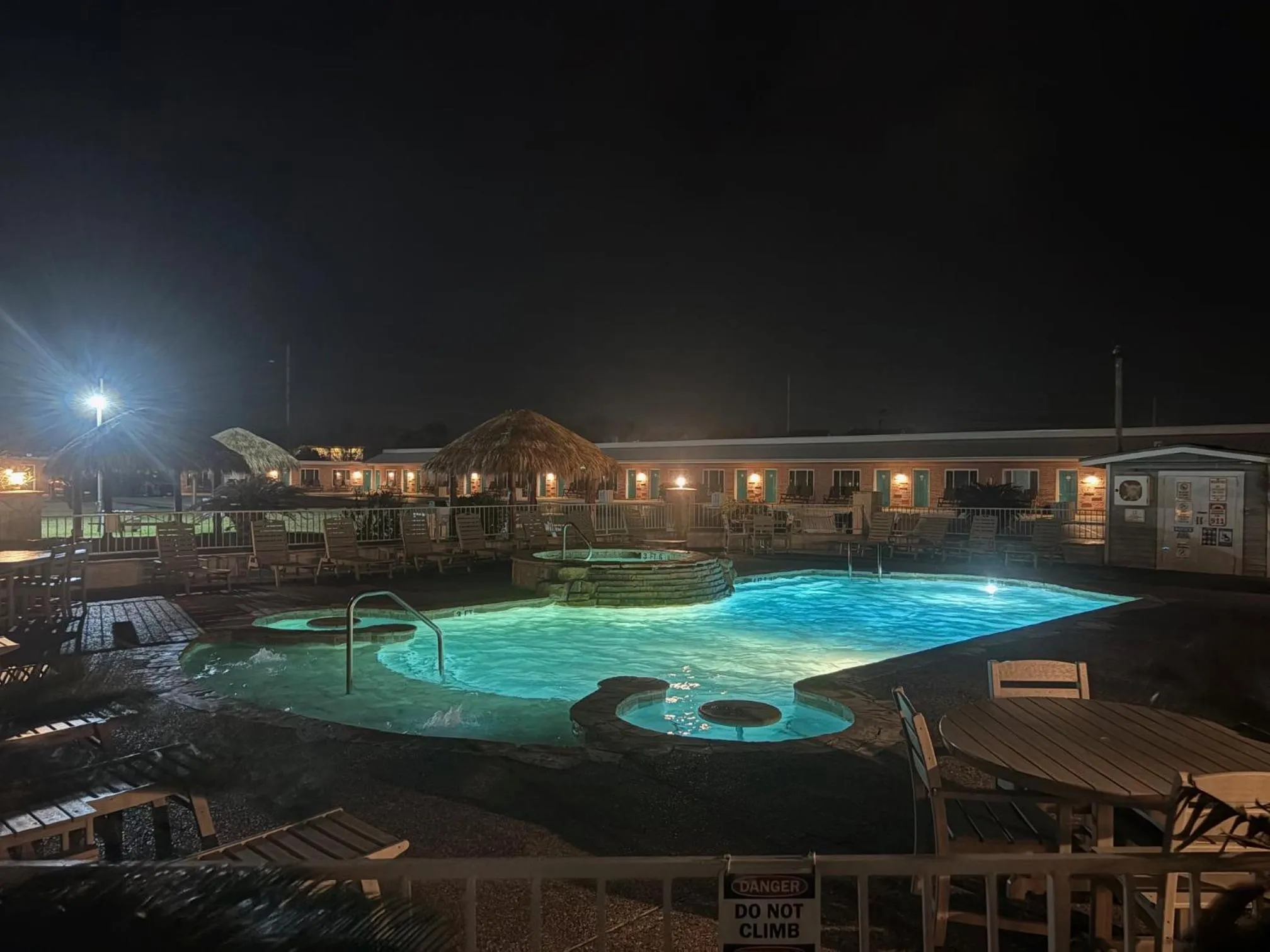 Night in Shark Reef Resort Motel & Cottages