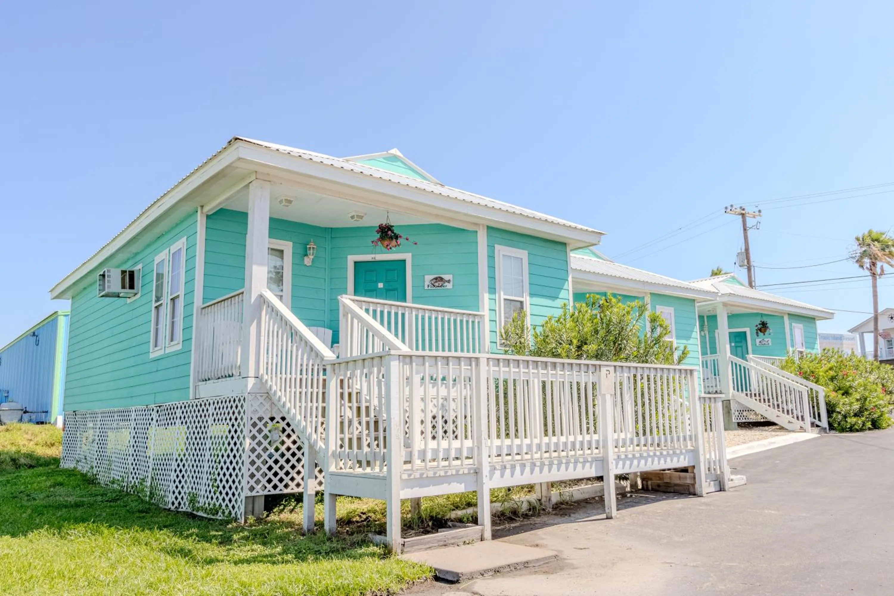 Property building in Shark Reef Resort Motel & Cottages
