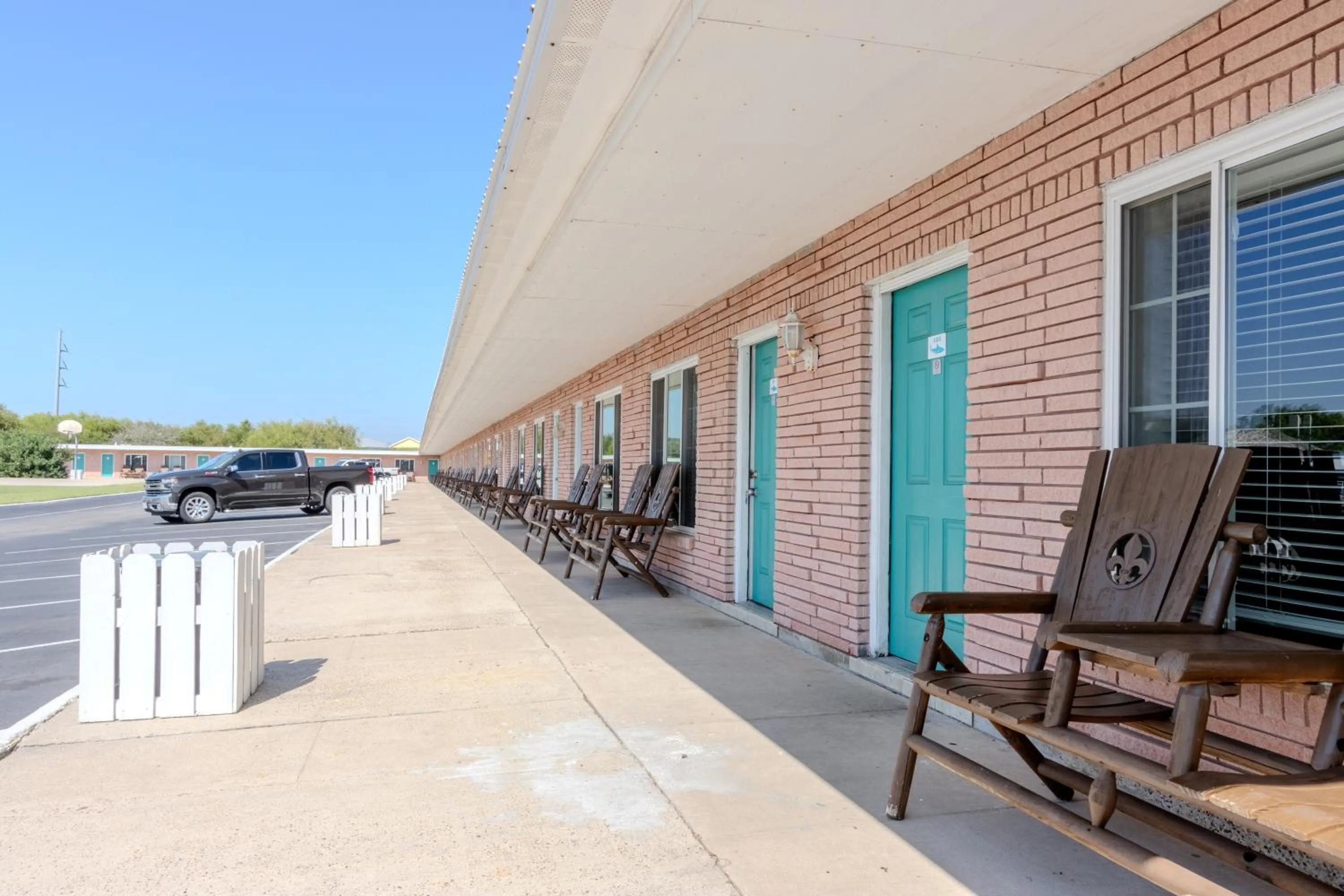 Property building in Shark Reef Resort Motel & Cottages