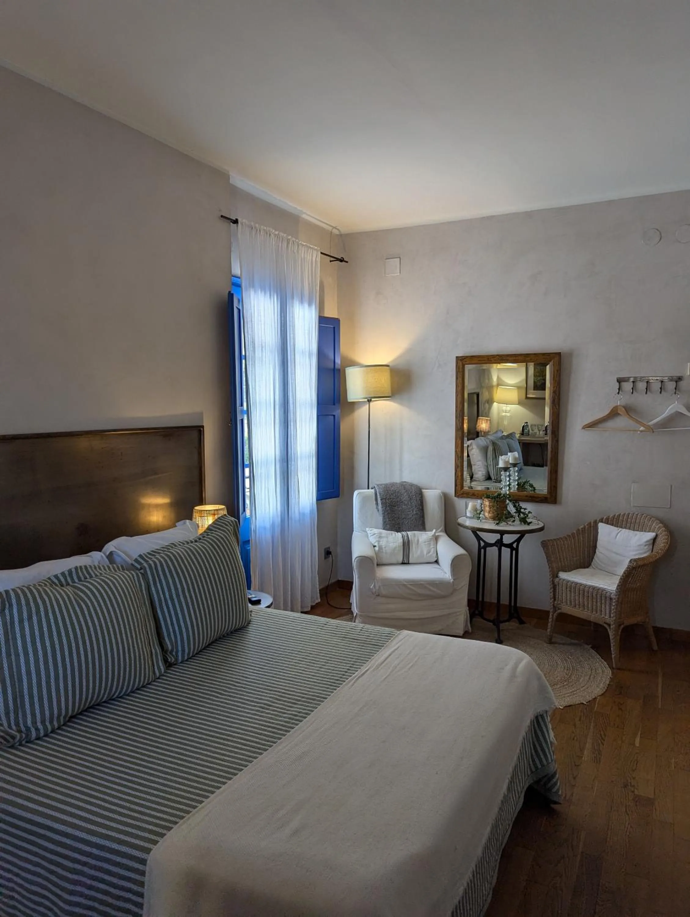 Bed in Hostal de la Plaça - Hotel Boutique