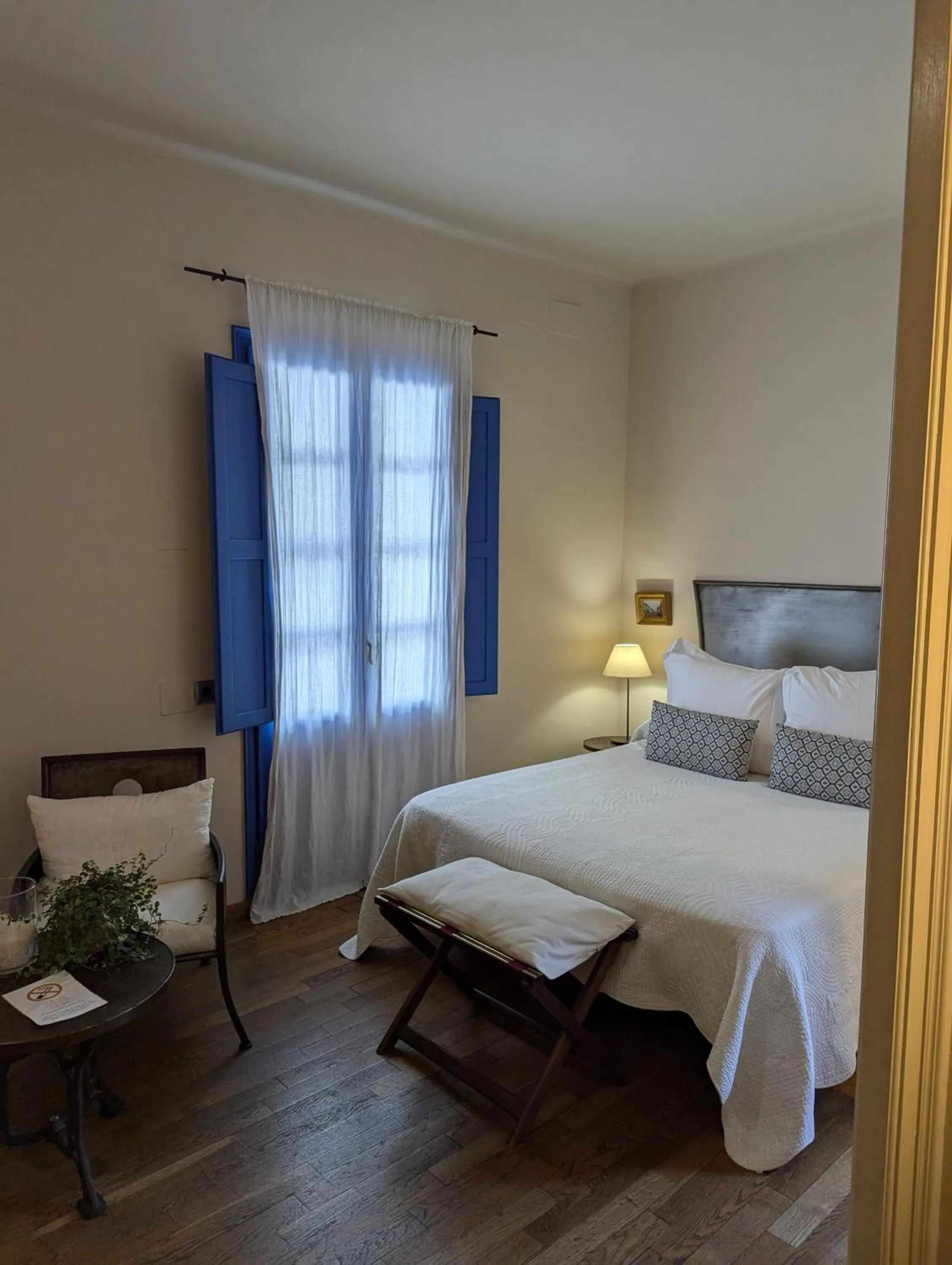 Bedroom, Bed in Hostal de la Plaça - Hotel Boutique