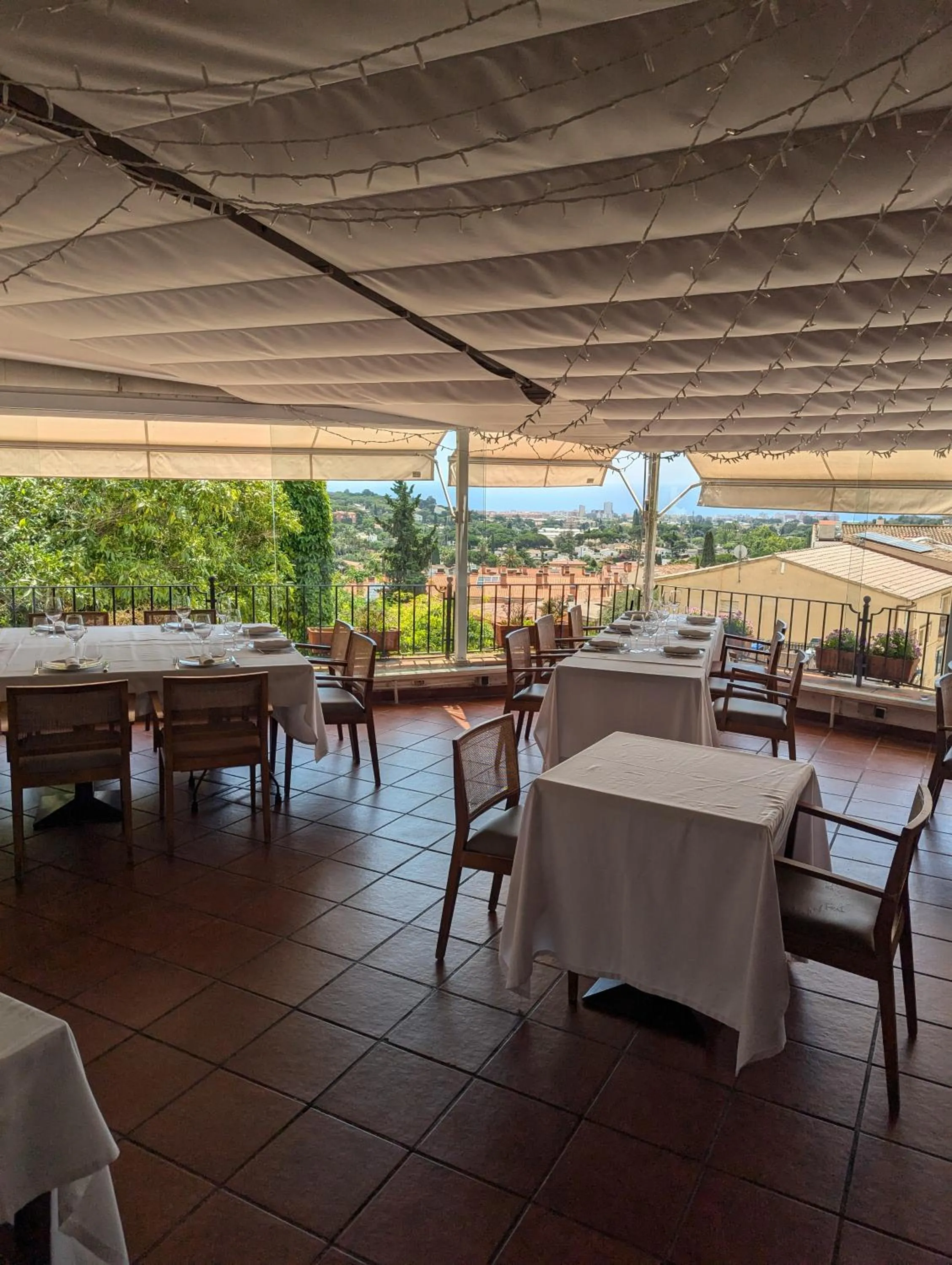 Property building in Hostal de la Plaça - Hotel Boutique